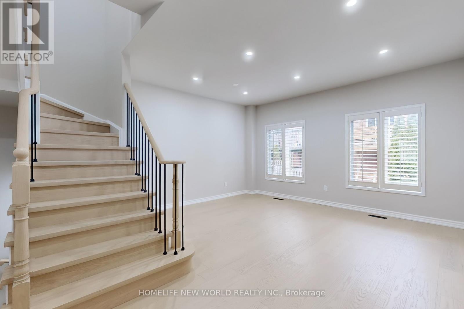 50 Bluewater Court, Toronto, Ontario  M8V 4A9 - Photo 7 - W12409218
