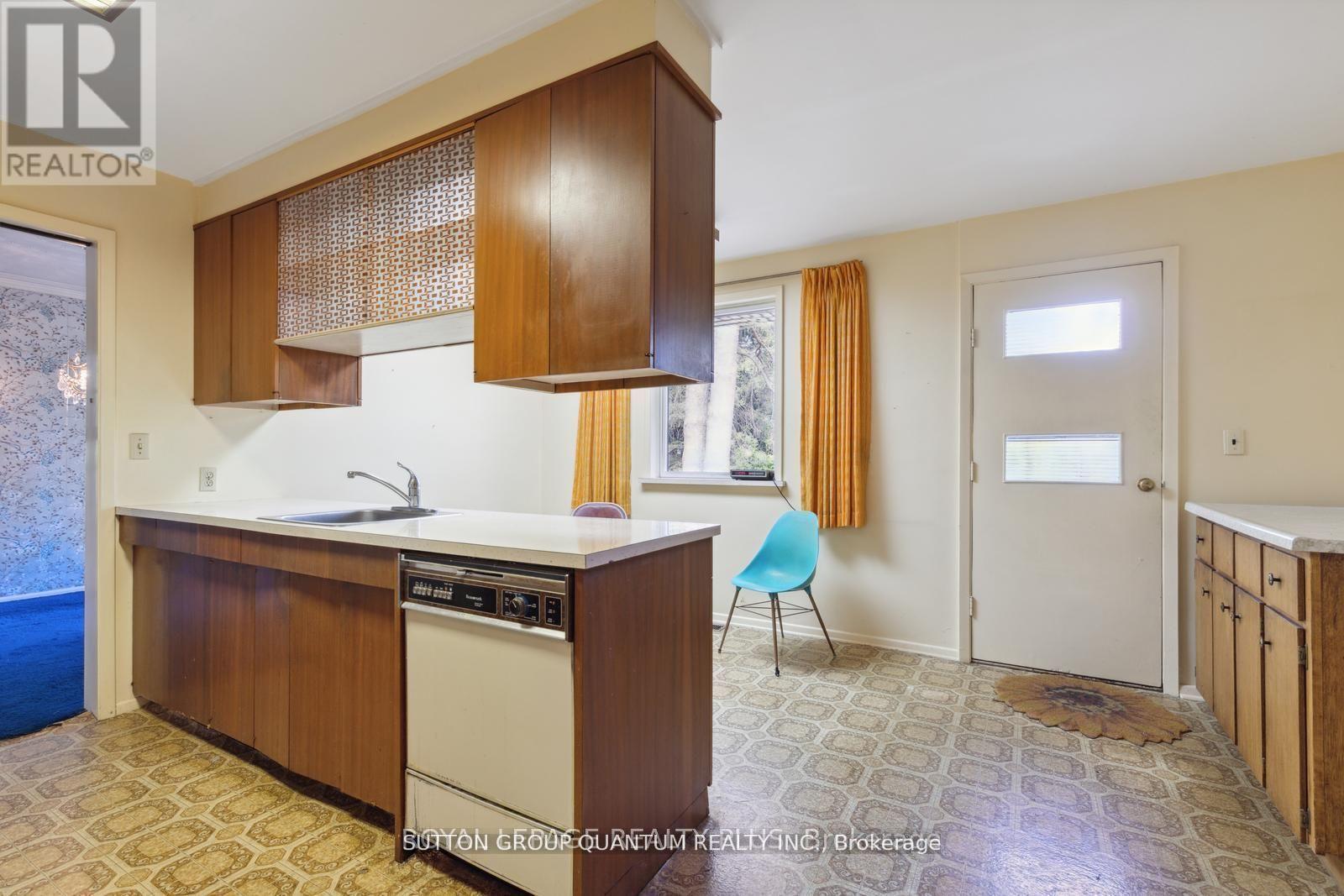 2113 Stonehouse Crescent, Mississauga, Ontario  L5H 3H9 - Photo 13 - W12409241
