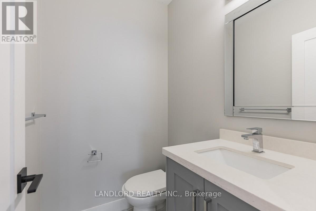 5943 Brookhaven Way, Mississauga, Ontario  L5V 2T9 - Photo 13 - W12409252
