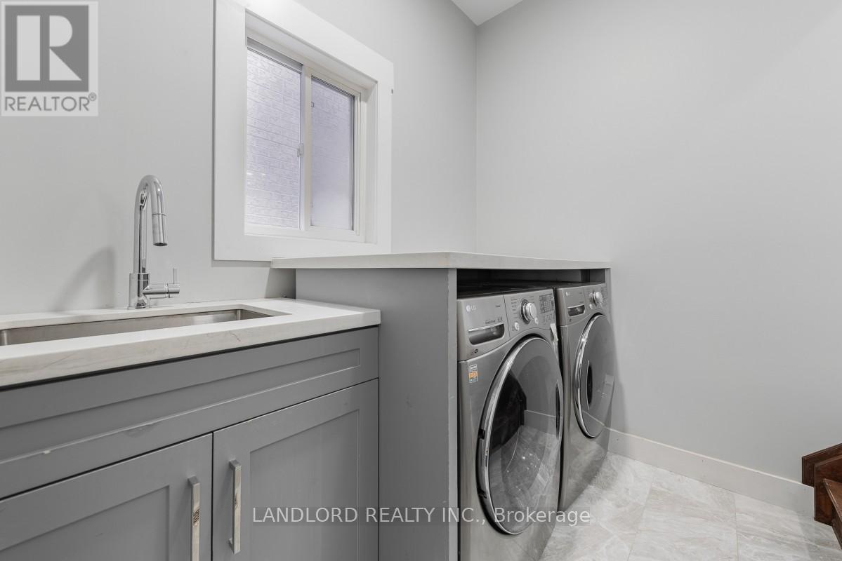 5943 Brookhaven Way, Mississauga, Ontario  L5V 2T9 - Photo 15 - W12409252