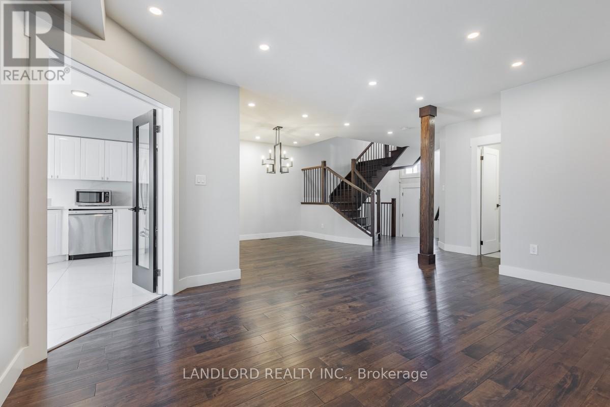5943 Brookhaven Way, Mississauga, Ontario  L5V 2T9 - Photo 4 - W12409252