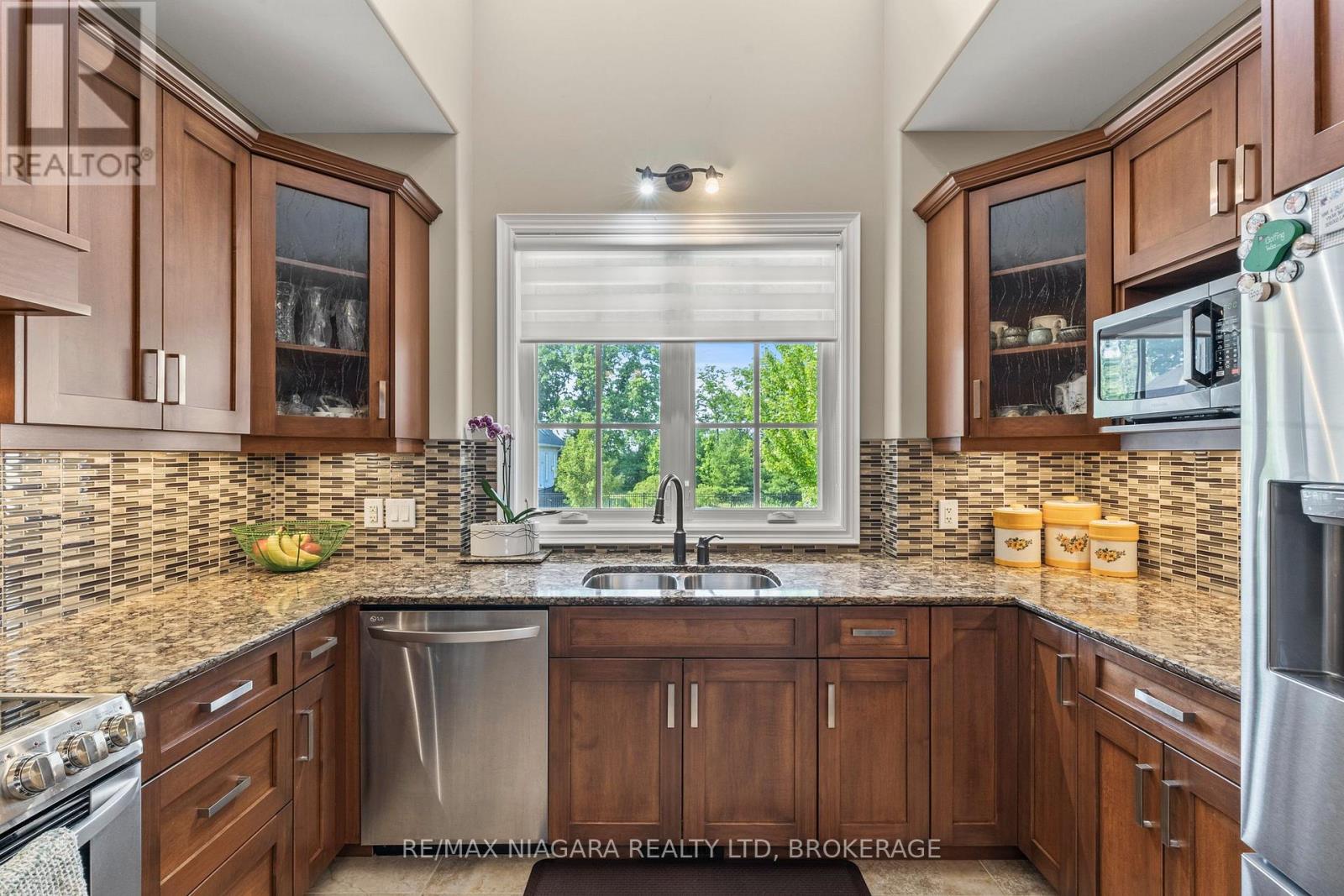 44 Stoneridge Crescent, Niagara-On-The-Lake, Ontario  L0S 1J1 - Photo 13 - X12289474