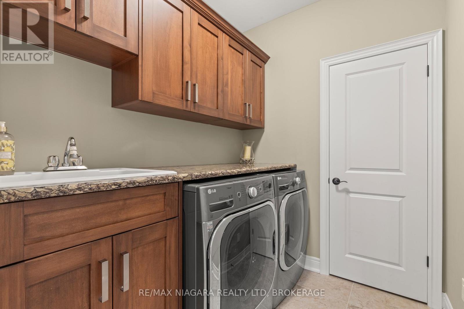 44 Stoneridge Crescent, Niagara-On-The-Lake, Ontario  L0S 1J1 - Photo 25 - X12289474