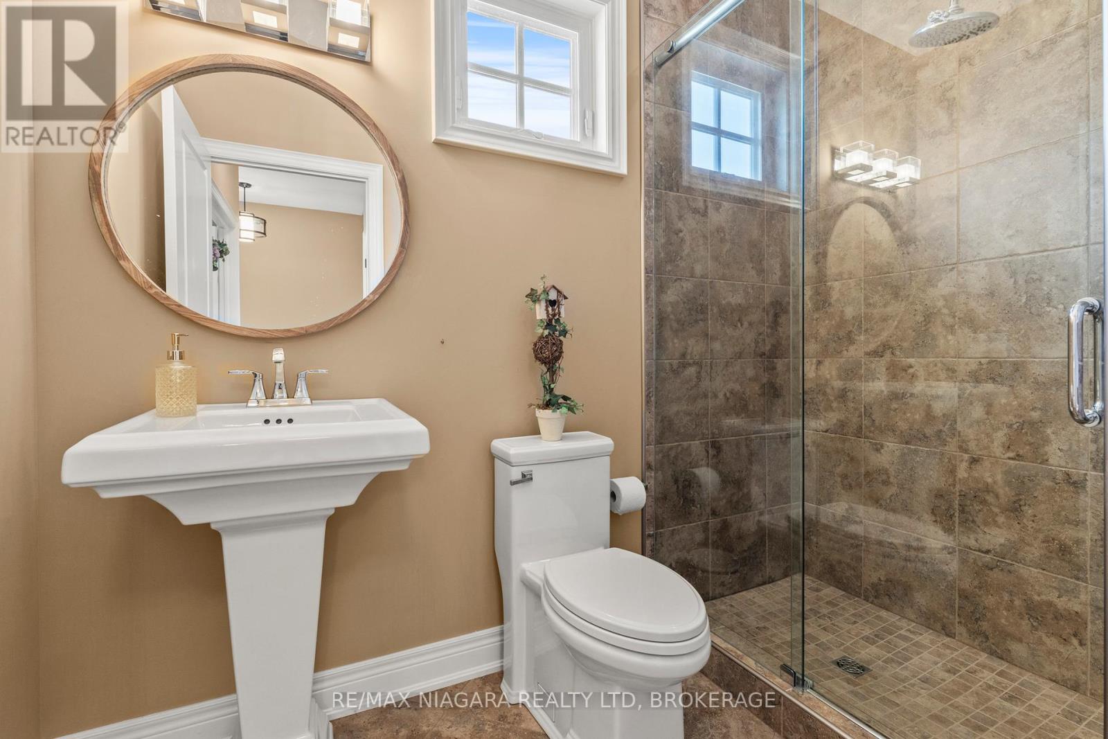 44 Stoneridge Crescent, Niagara-On-The-Lake, Ontario  L0S 1J1 - Photo 24 - X12289474