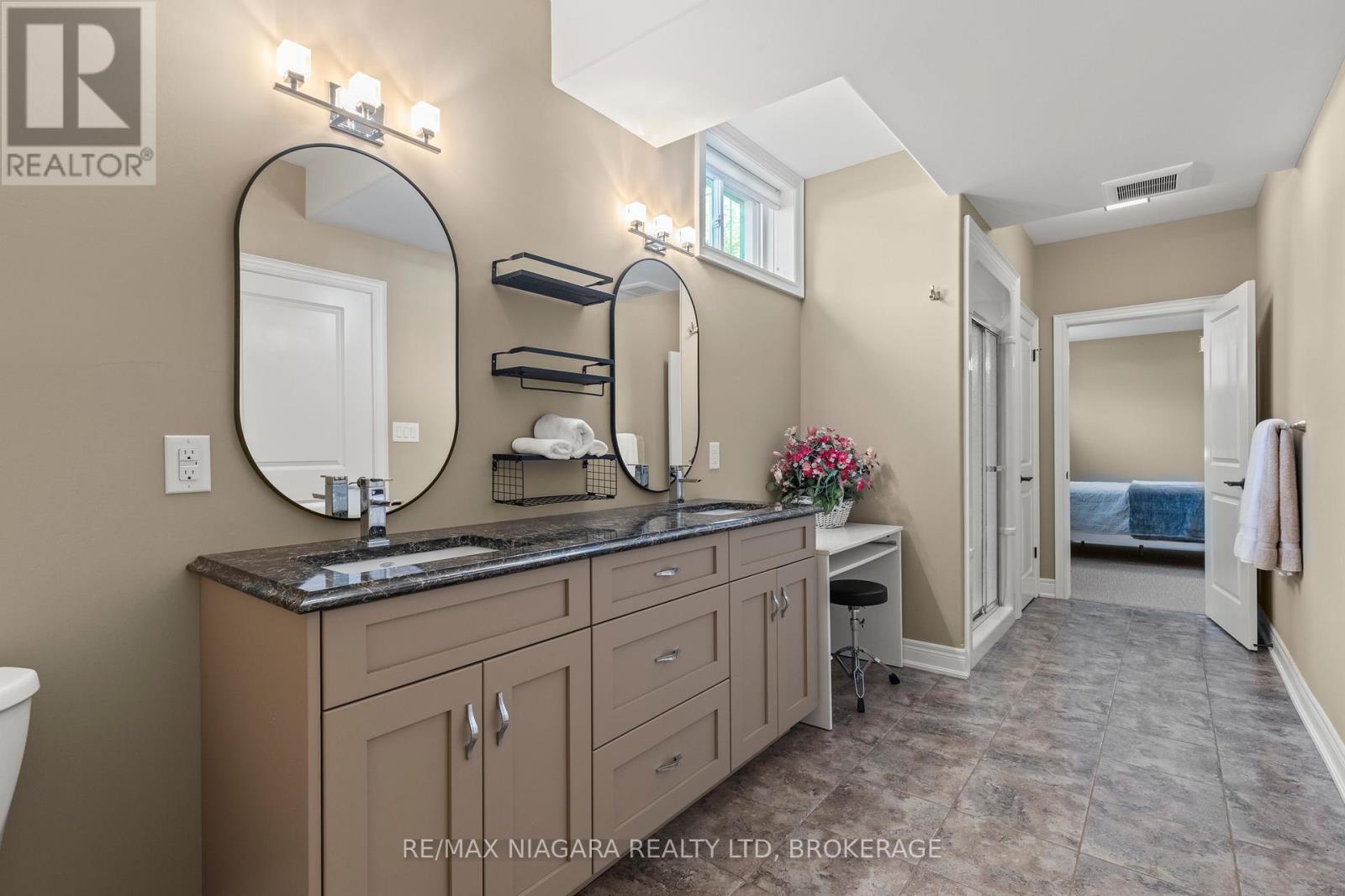 44 Stoneridge Crescent, Niagara-On-The-Lake, Ontario  L0S 1J1 - Photo 34 - X12289474