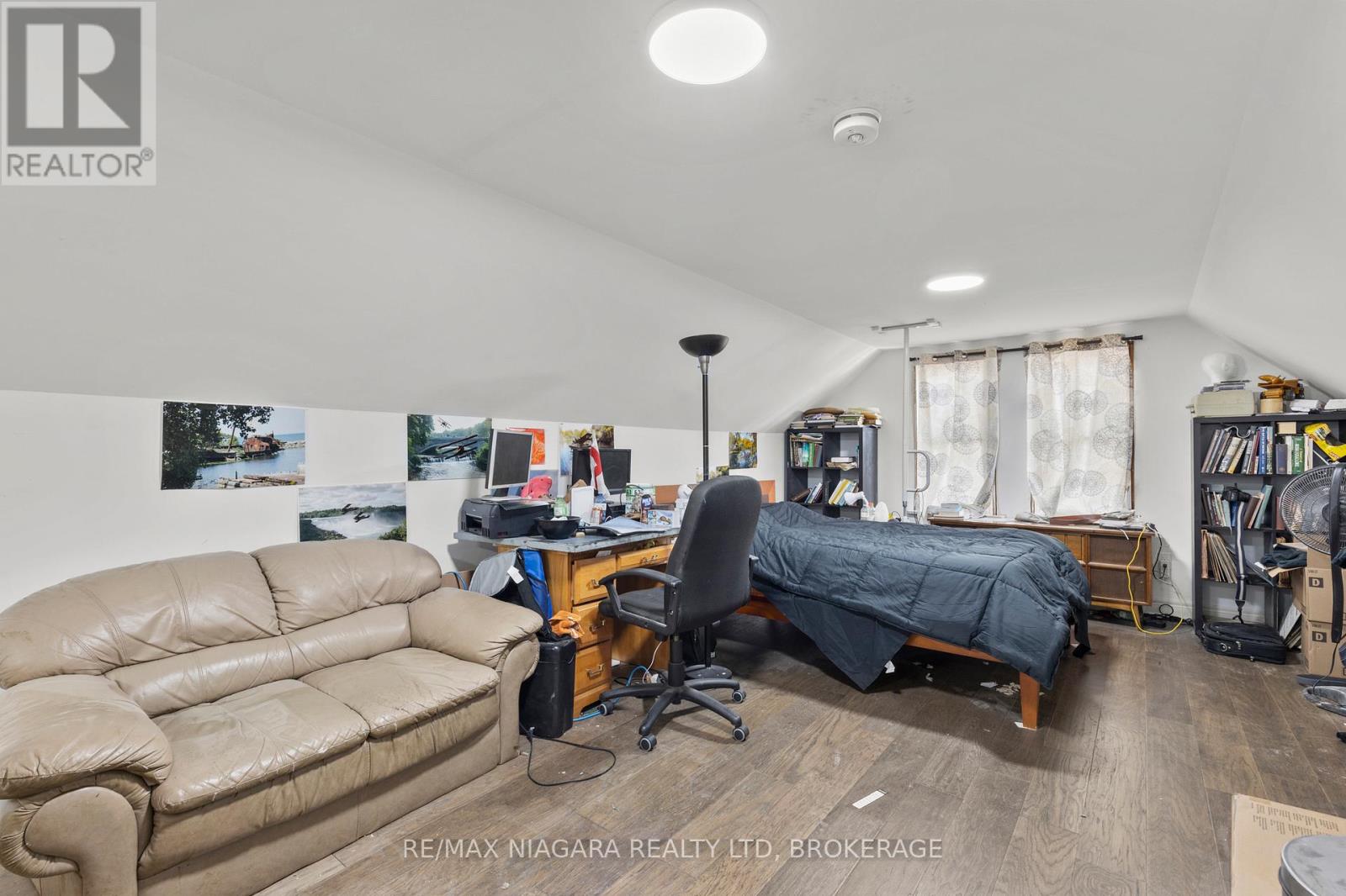 362 Carlton Street, St. Catharines, Ontario  L2M 4W5 - Photo 12 - X12325446