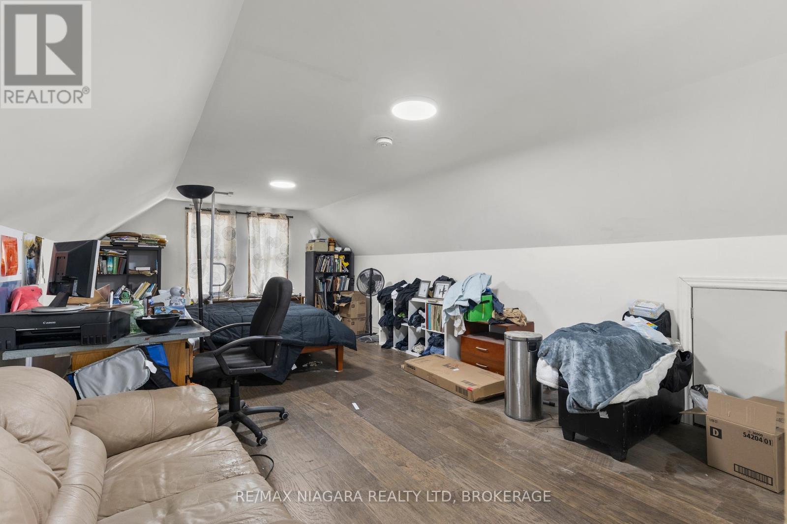 362 Carlton Street, St. Catharines, Ontario  L2M 4W5 - Photo 13 - X12325446