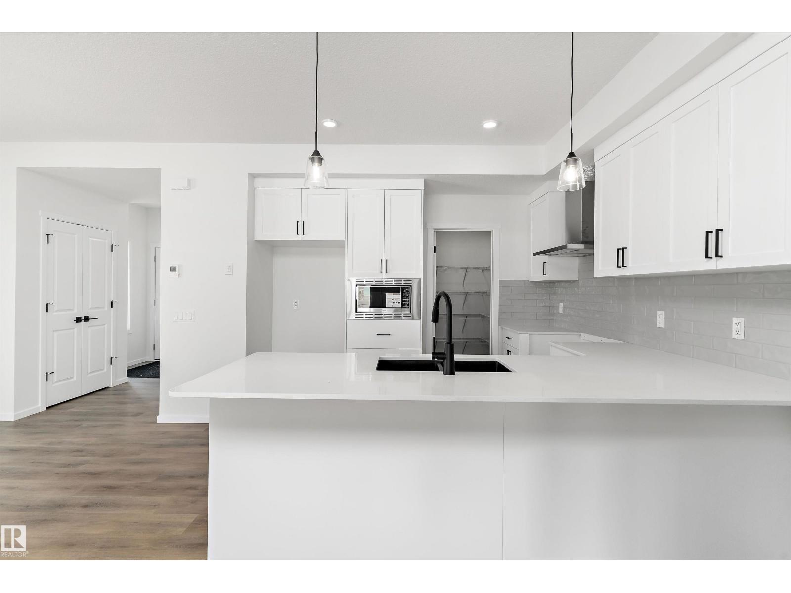1113 Cristall Crescent Sw, Edmonton, Alberta  T6W 2Z1 - Photo 6 - E4458116