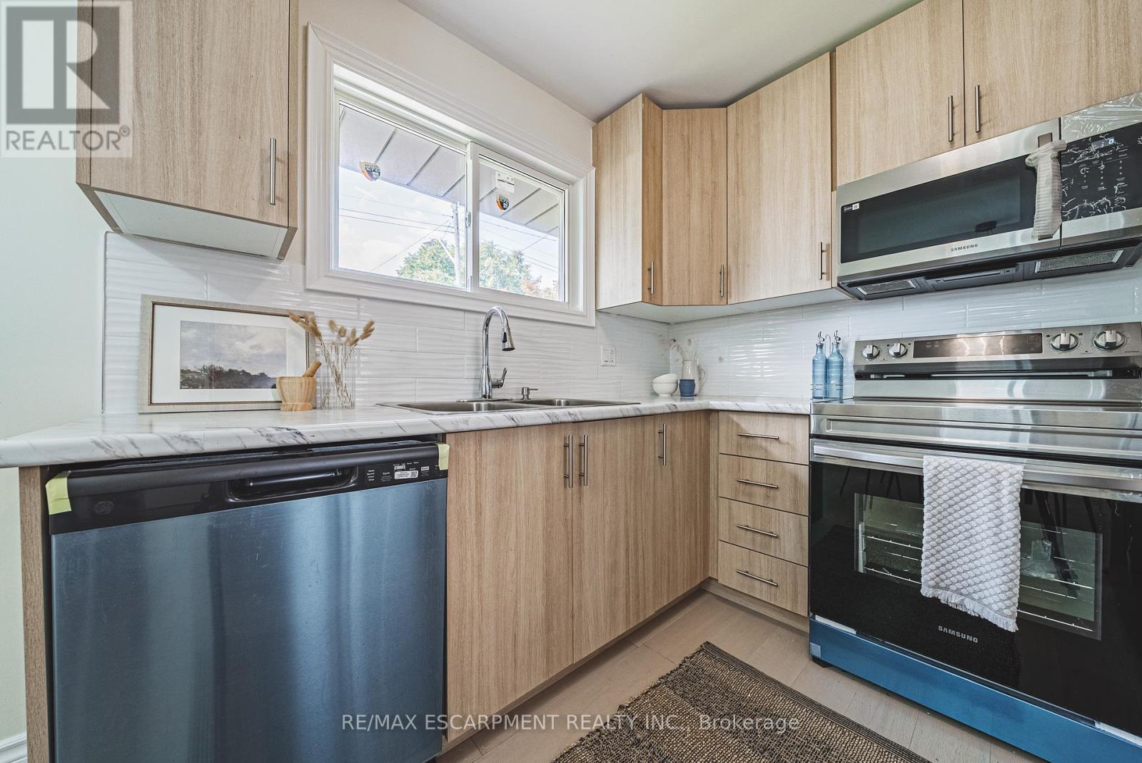 131 Welbourn Drive, Hamilton, Ontario  L9A 3N5 - Photo 11 - X12409236