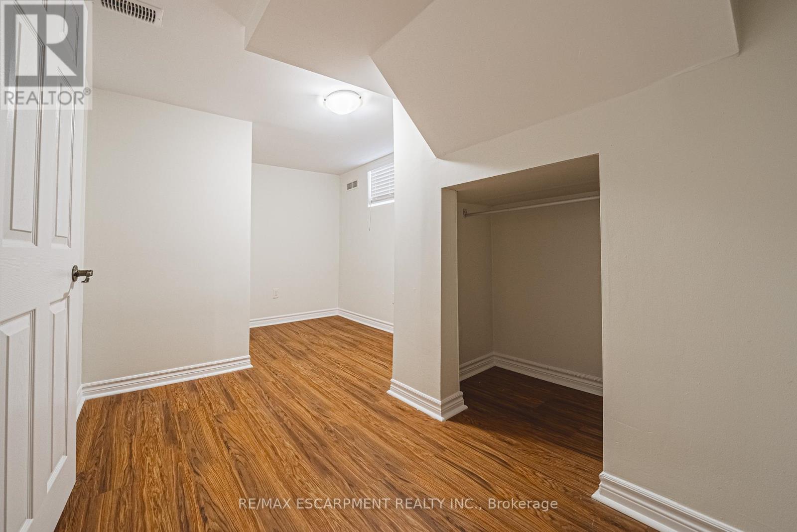 131 Welbourn Drive, Hamilton, Ontario  L9A 3N5 - Photo 29 - X12409236