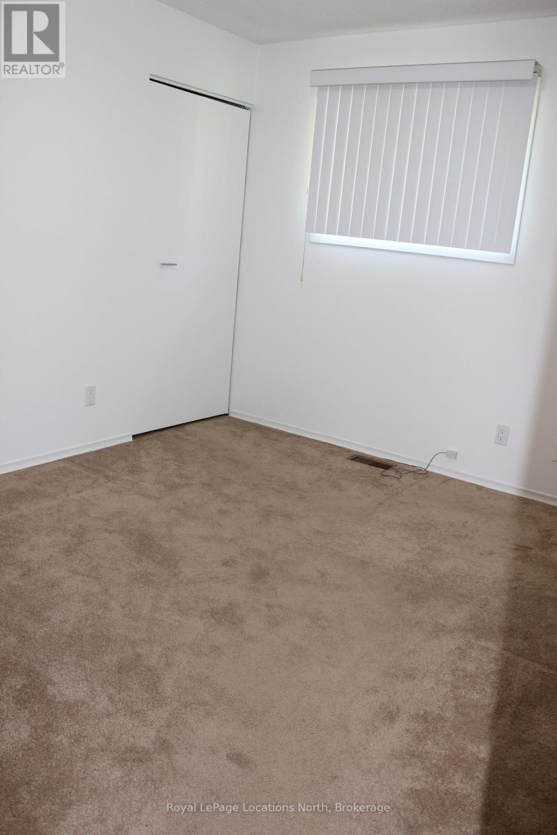 112 Smallman Drive, Wasaga Beach, Ontario  L9Z 1L3 - Photo 17 - S12408836
