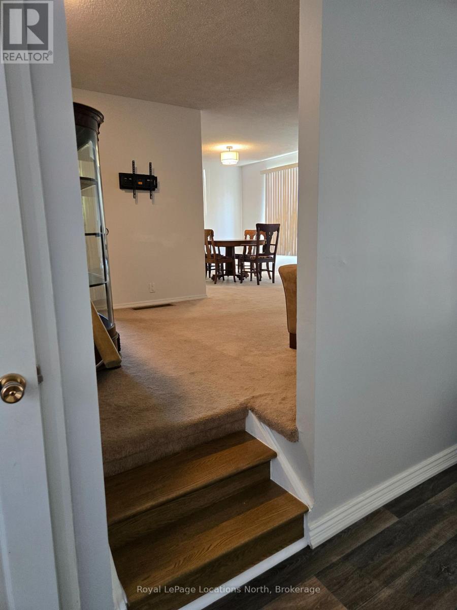 112 Smallman Drive, Wasaga Beach, Ontario  L9Z 1L3 - Photo 25 - S12408836