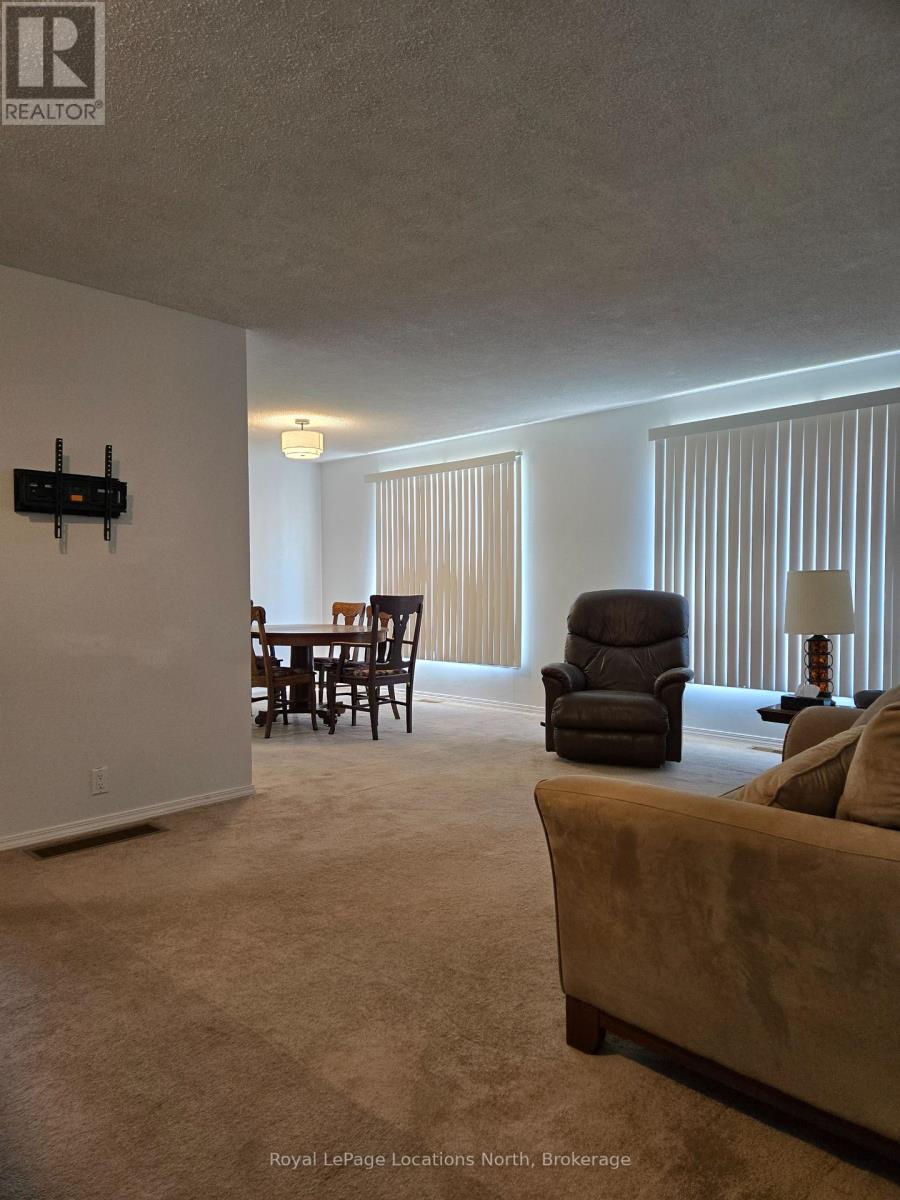 112 Smallman Drive, Wasaga Beach, Ontario  L9Z 1L3 - Photo 6 - S12408836