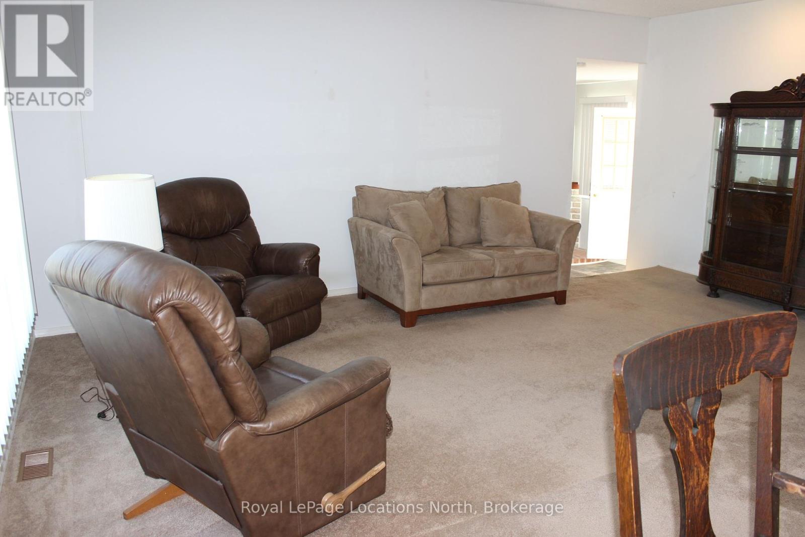 112 Smallman Drive, Wasaga Beach, Ontario  L9Z 1L3 - Photo 7 - S12408836