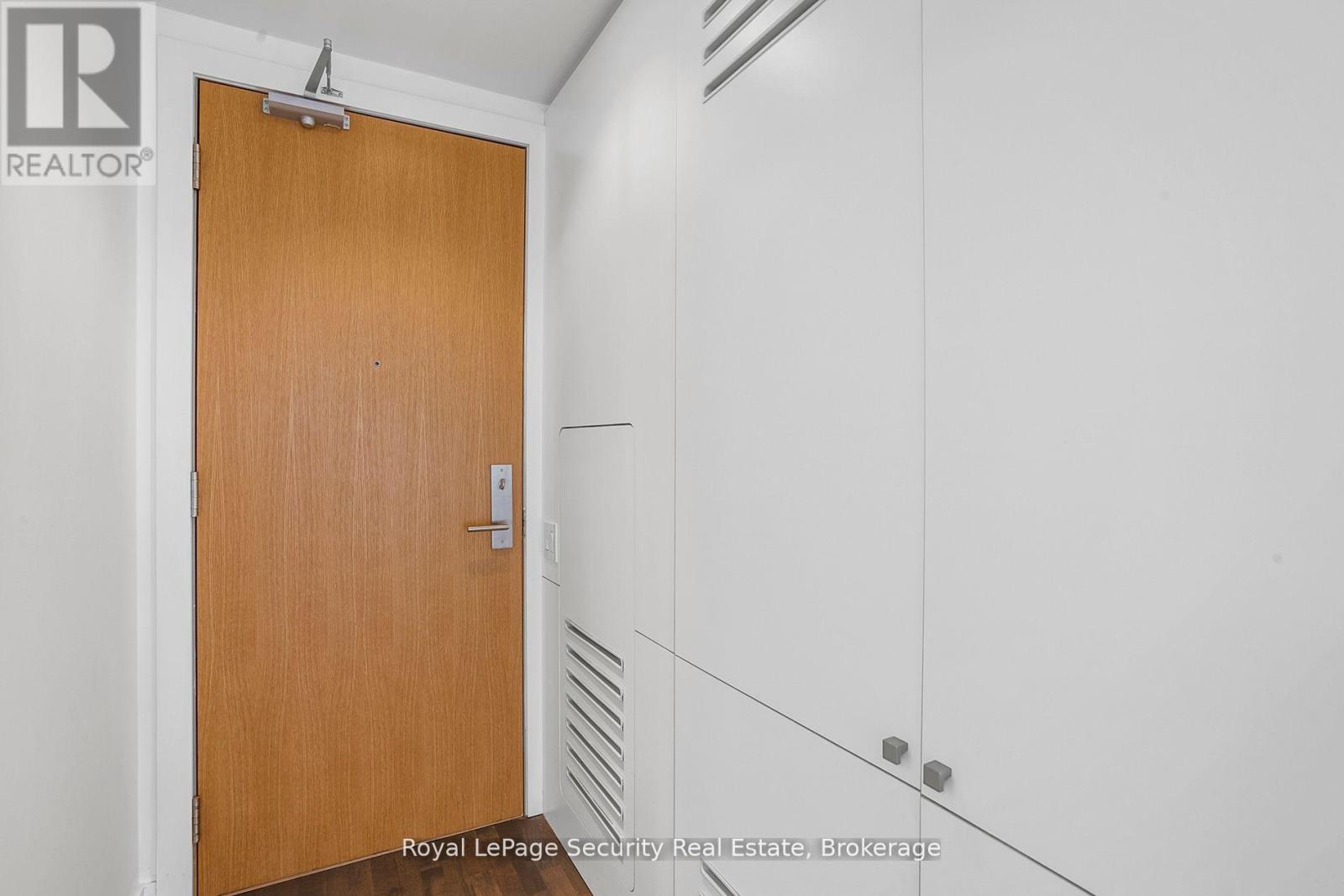 320 - 629 King Street, Toronto, Ontario  M5V 1M5 - Photo 5 - C12409356