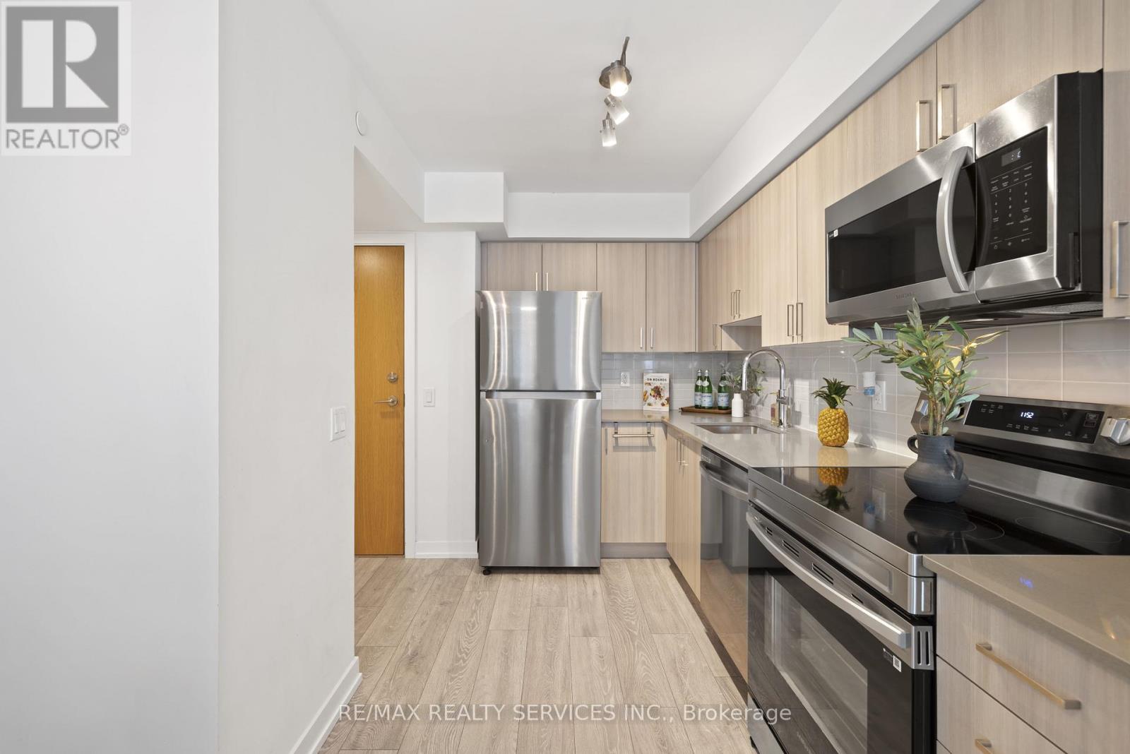 1406 - 1455 Celebration Drive, Pickering, Ontario  L1W 0C3 - Photo 3 - E12409282