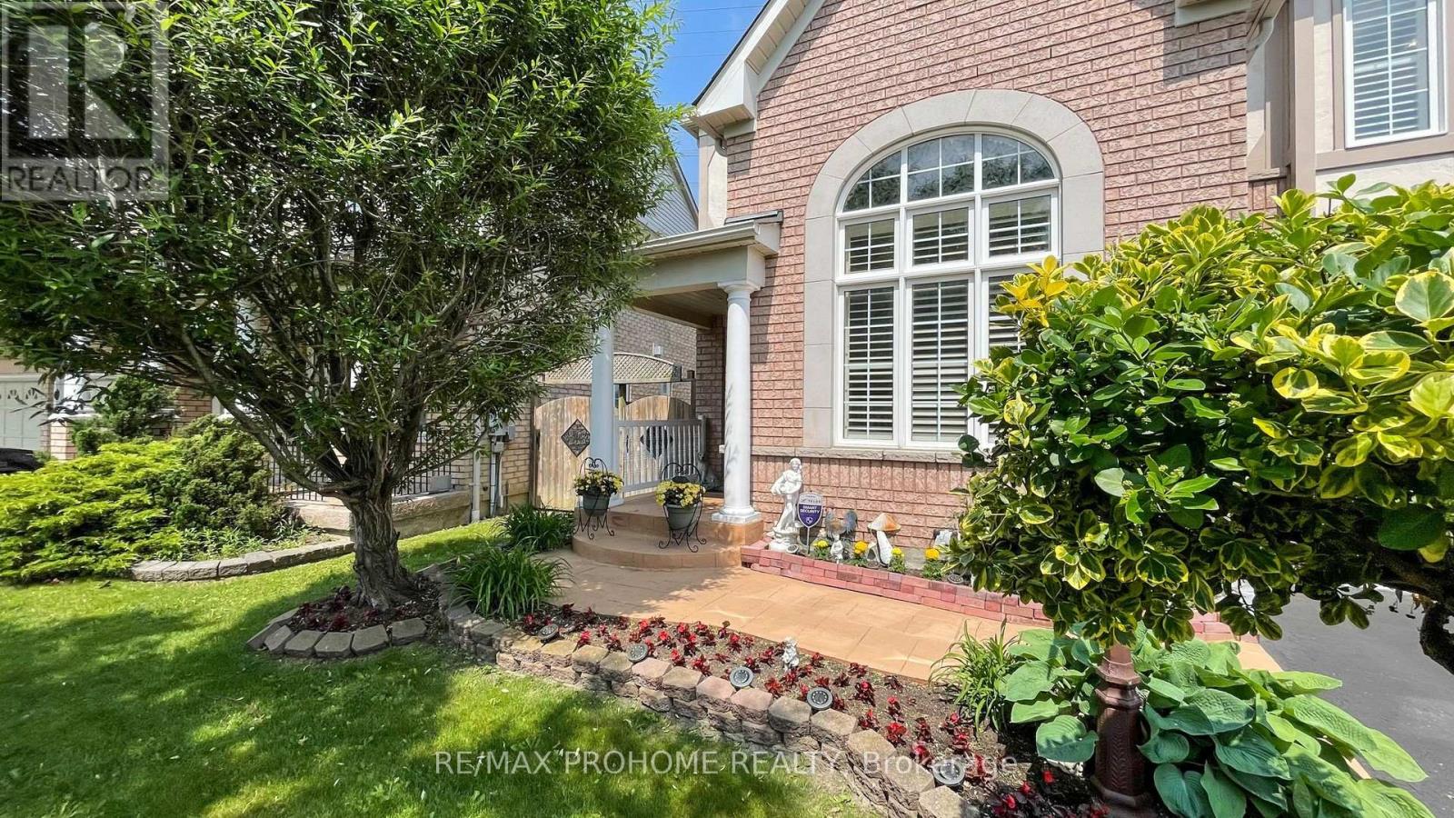 64 Grainger Crescent, Ajax (Northwest Ajax), Ontario  L1T 4Y6 - Photo 4 - E12409425