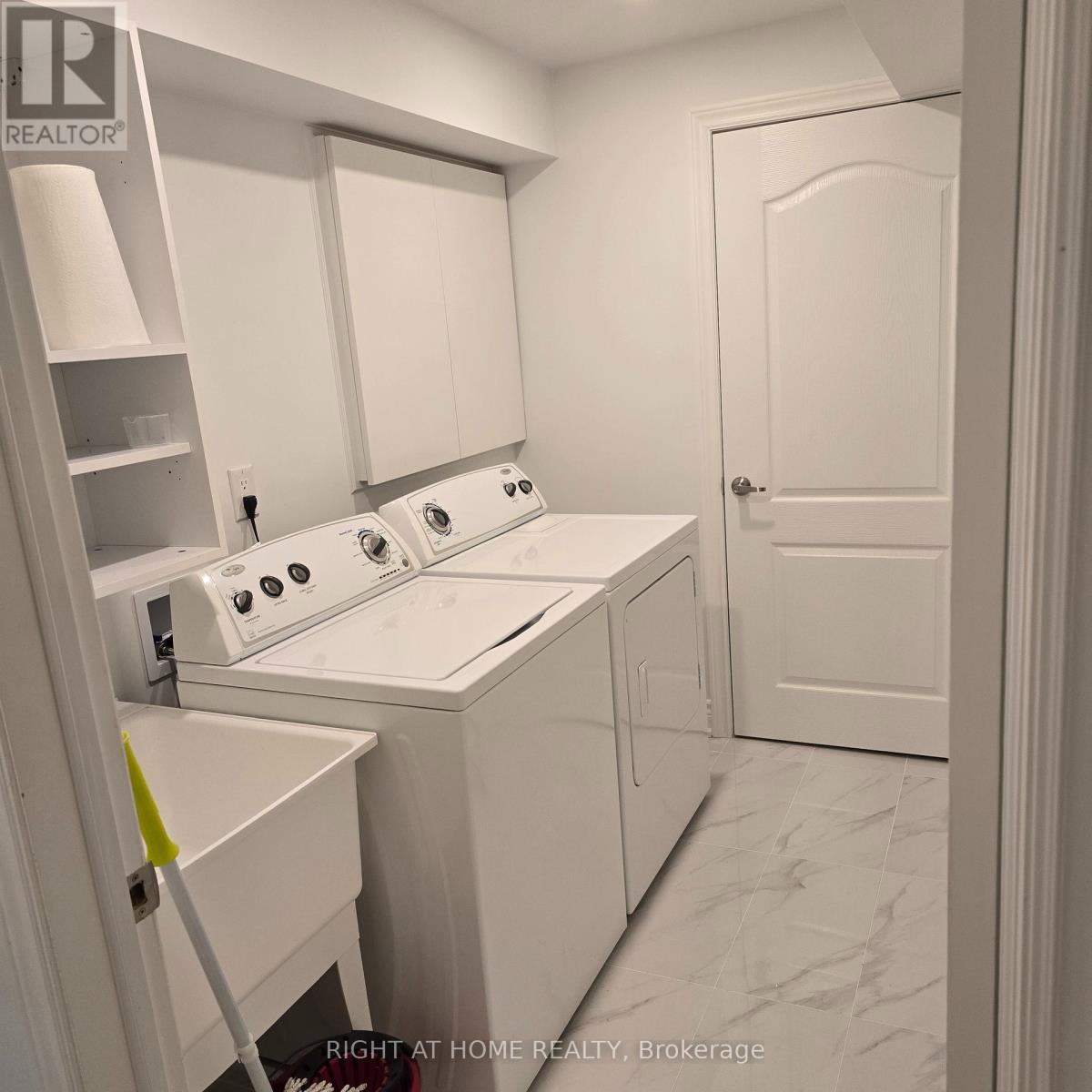 8 Samba Street, Richmond Hill, Ontario  L4E 0Z8 - Photo 13 - N12392769