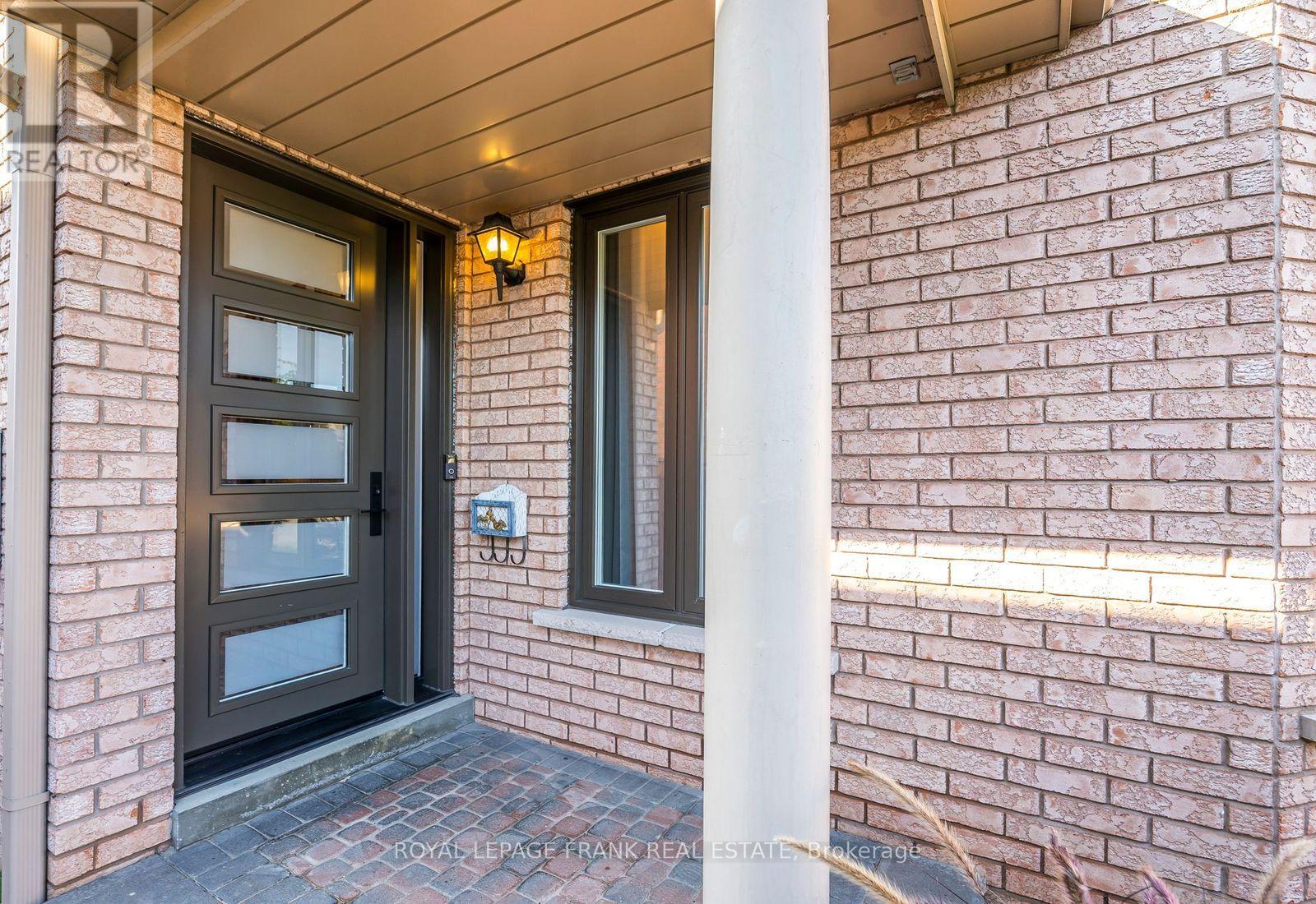 174 Thicket Crescent, Pickering, Ontario  L1V 6V7 - Photo 4 - E12409488