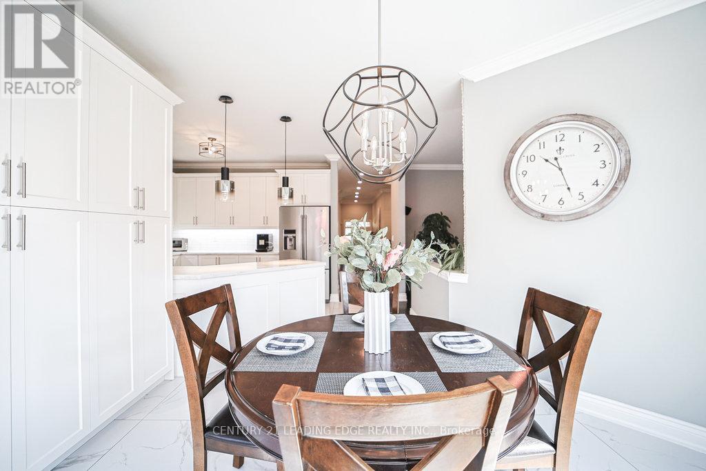 204 Ivy Jay Crescent, Aurora, Ontario L4G 0E9 - Photo 10 - N12409340