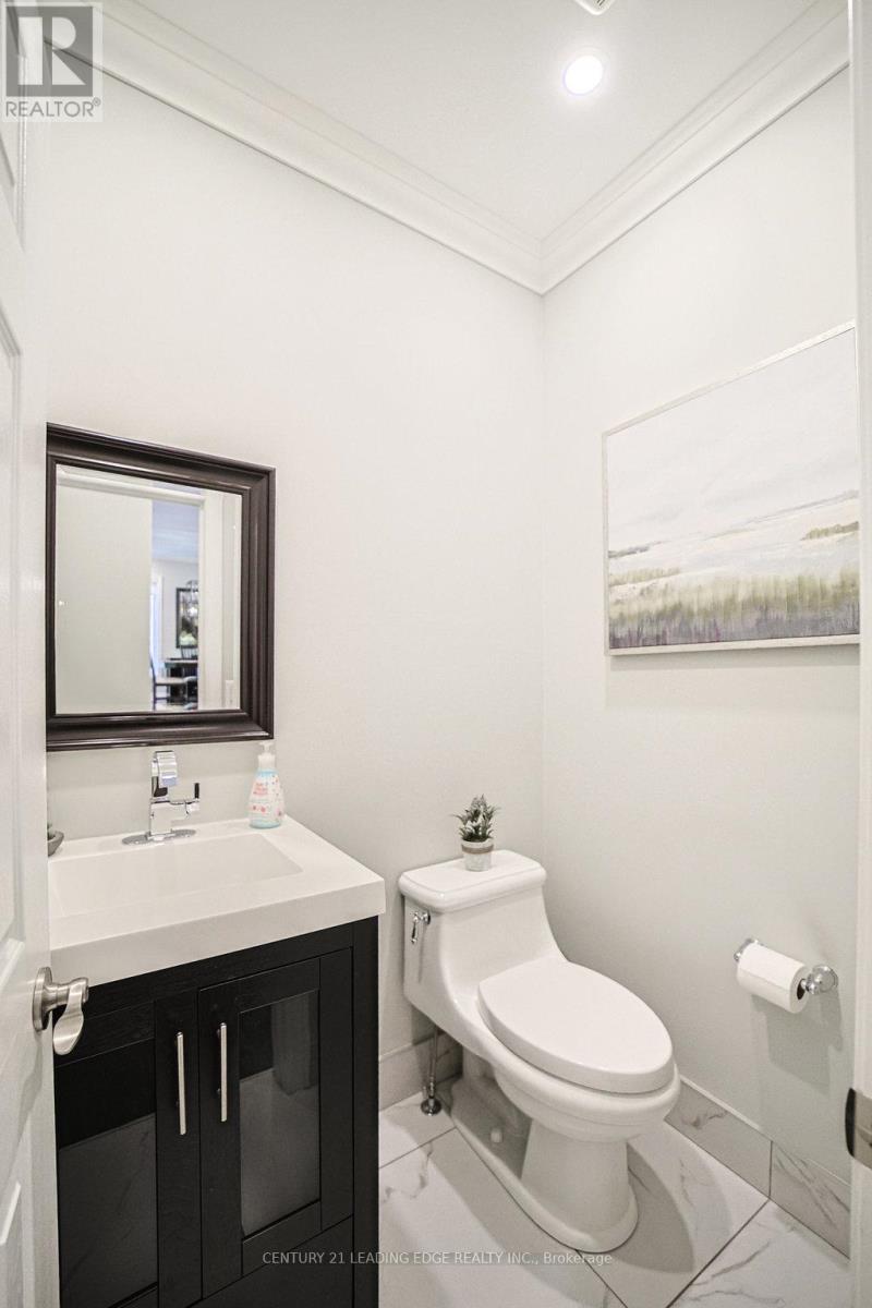 204 Ivy Jay Crescent, Aurora, Ontario L4G 0E9 - Photo 13 - N12409340