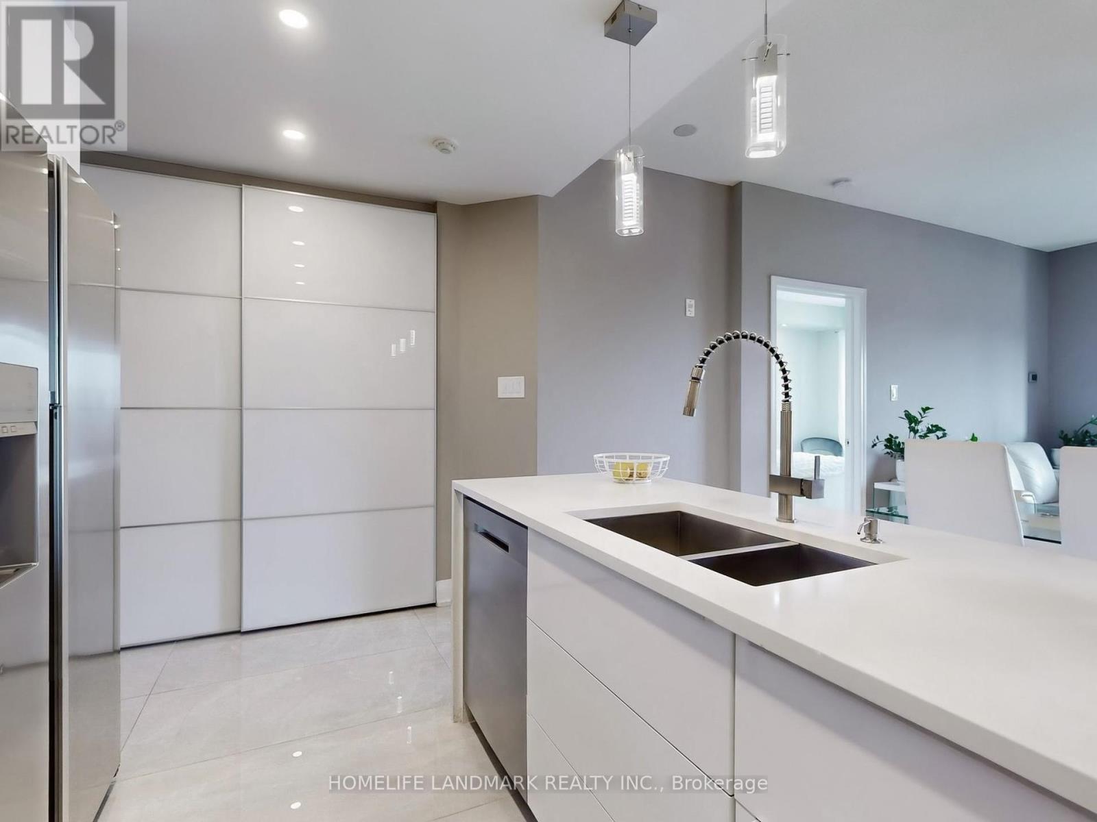 619 - 8 Maison Parc Court, Vaughan, Ontario  L4J 9K5 - Photo 14 - N12409402