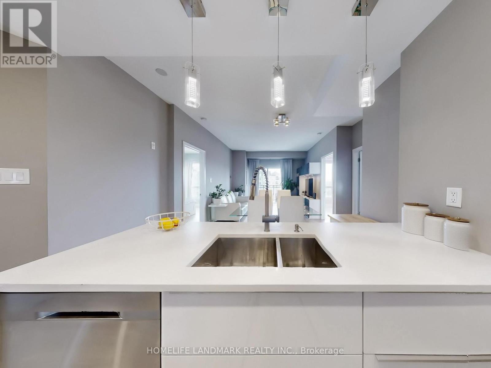 619 - 8 Maison Parc Court, Vaughan, Ontario  L4J 9K5 - Photo 17 - N12409402