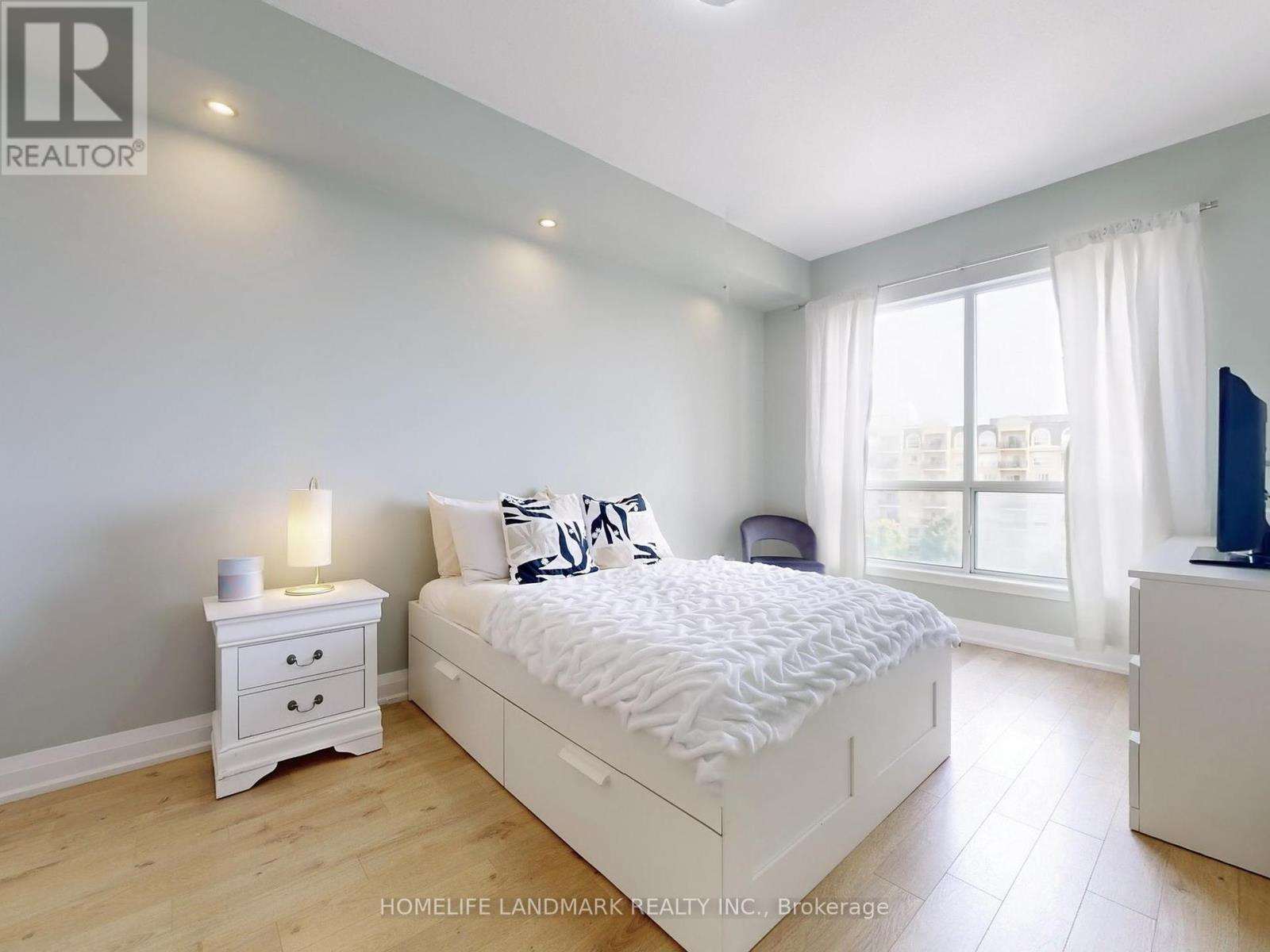 619 - 8 Maison Parc Court, Vaughan, Ontario  L4J 9K5 - Photo 3 - N12409402