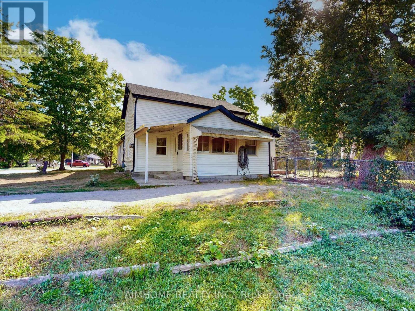 15 Main Street, Georgina, Ontario  L0E 1N0 - Photo 2 - N12409444