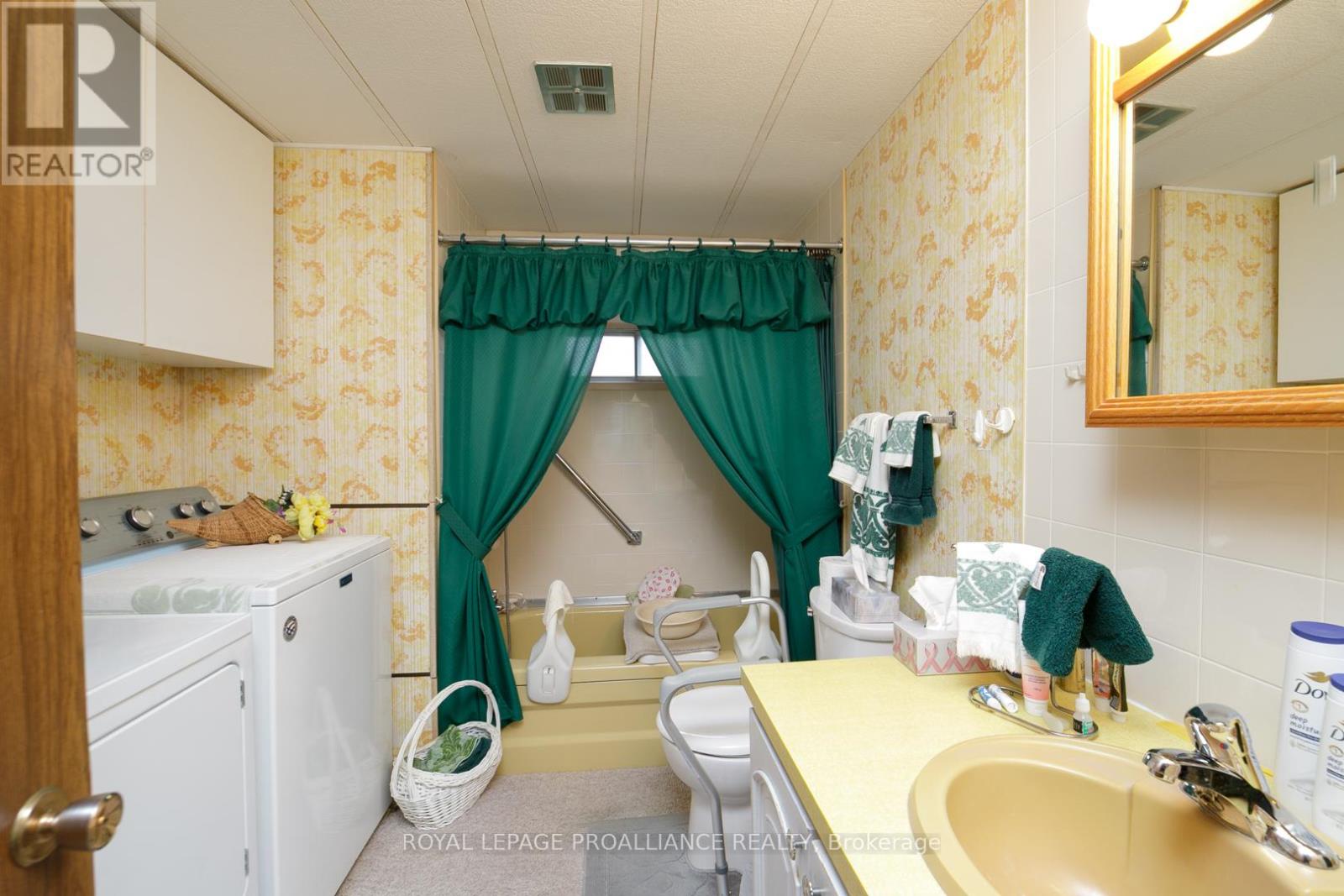 15 Thrush Lane, Quinte West, Ontario  K8N 4Z3 - Photo 14 - X12409551