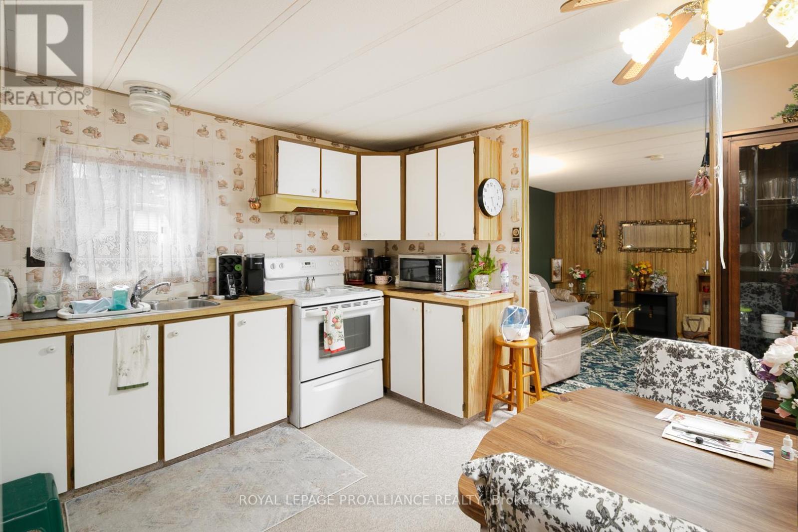 15 Thrush Lane, Quinte West, Ontario  K8N 4Z3 - Photo 8 - X12409551