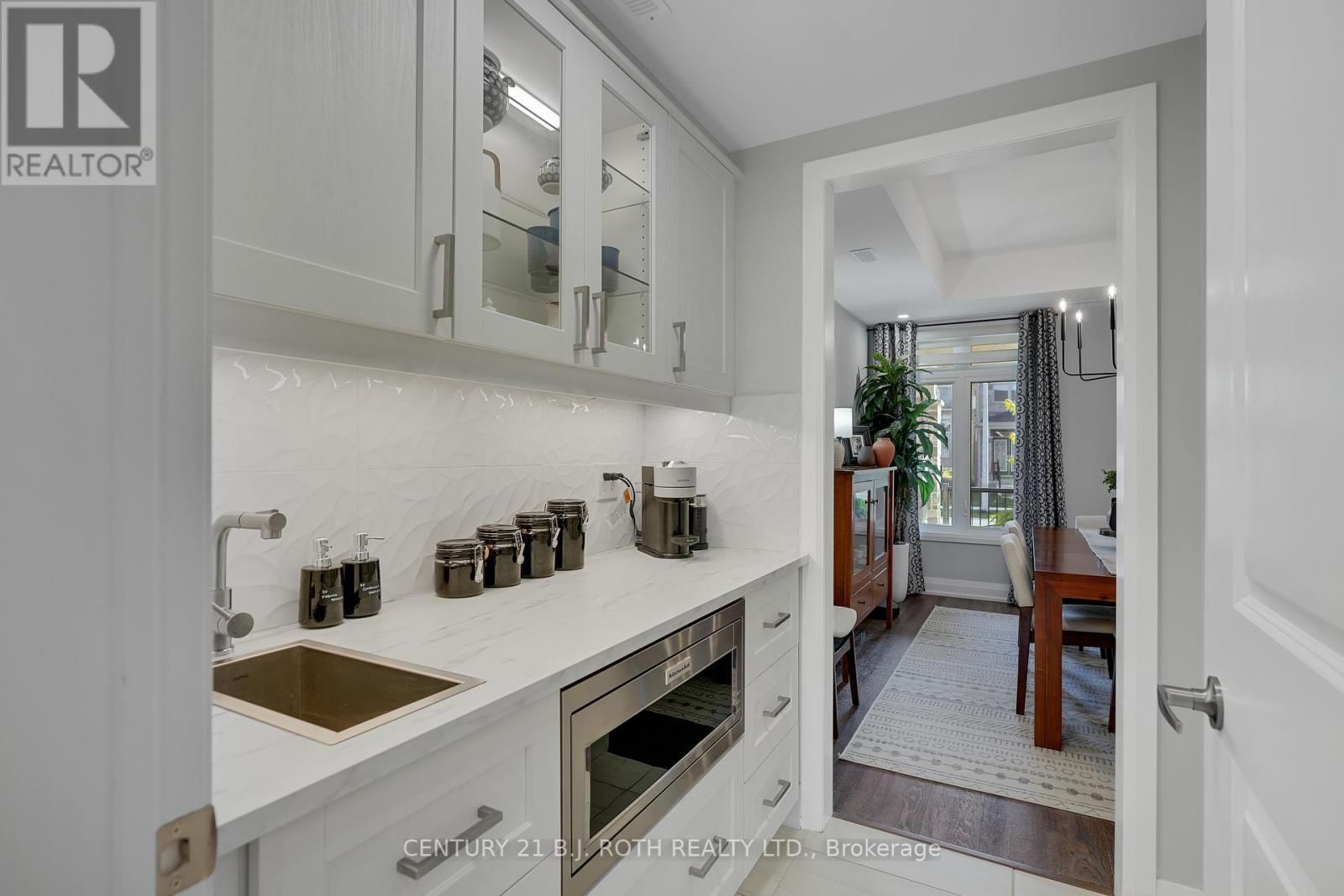 99 Franklin Trail, Barrie (Holly), Ontario  L9J 0J1 - Photo 10 - S12409269