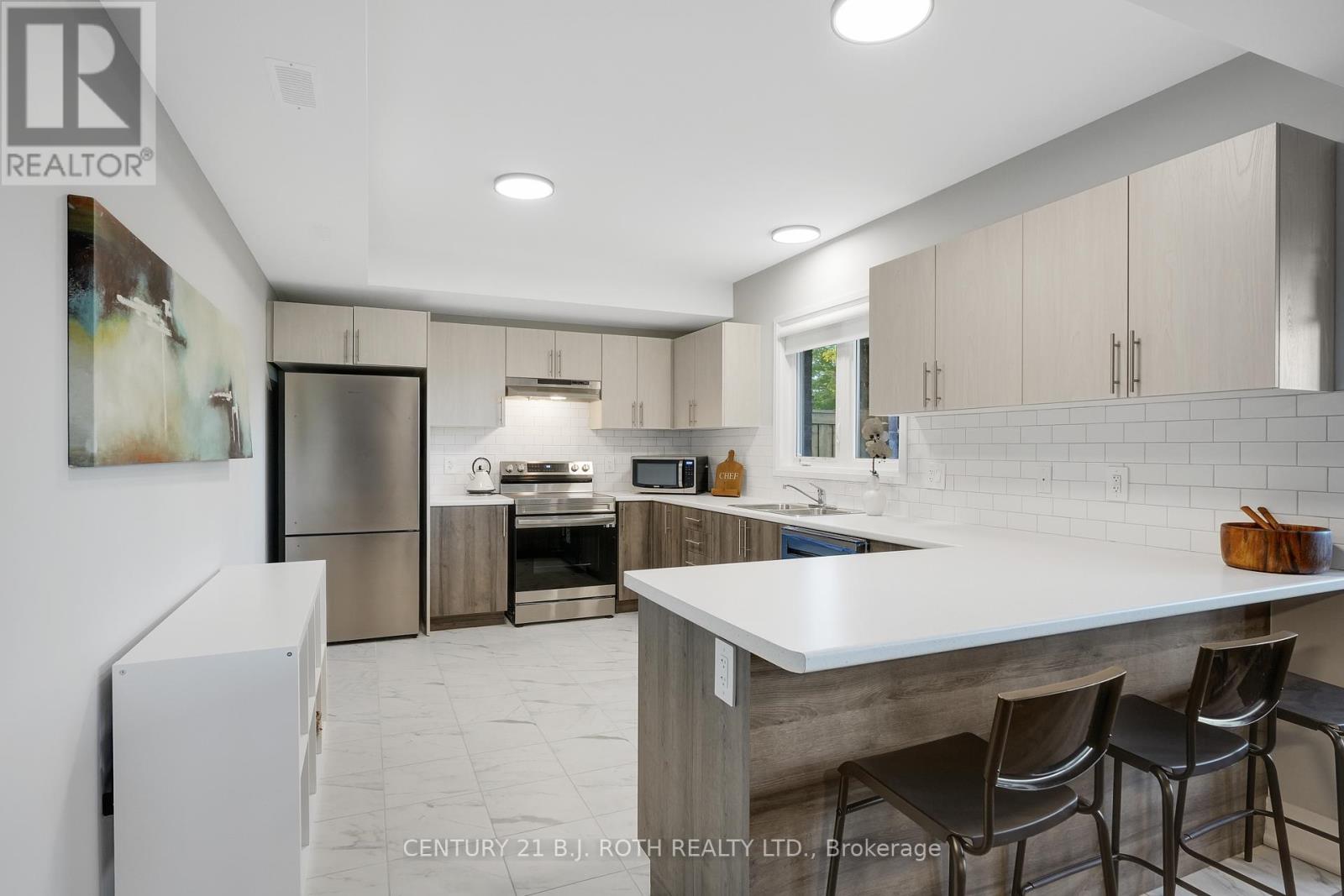99 Franklin Trail, Barrie (Holly), Ontario  L9J 0J1 - Photo 35 - S12409269