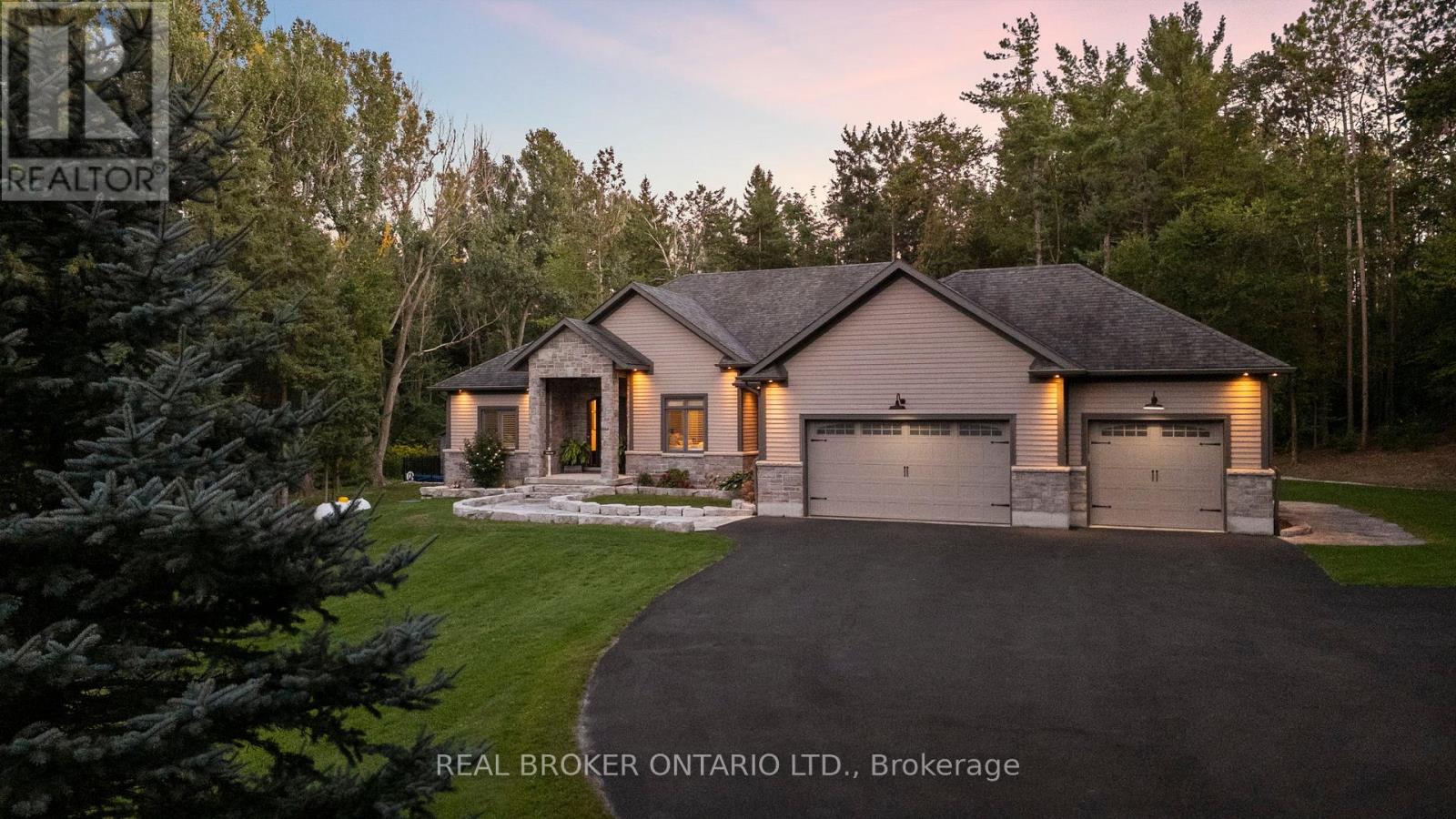 49 Sydenham Trail W, Clearview, Ontario  L0M 1H0 - Photo 1 - S12409351