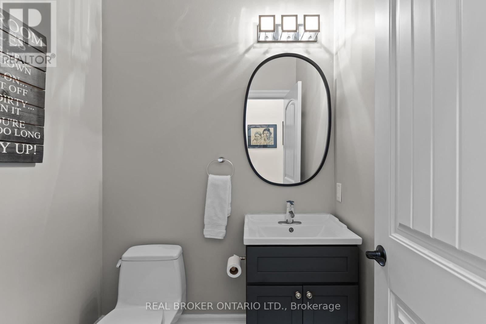 49 Sydenham Trail W, Clearview, Ontario  L0M 1H0 - Photo 22 - S12409351