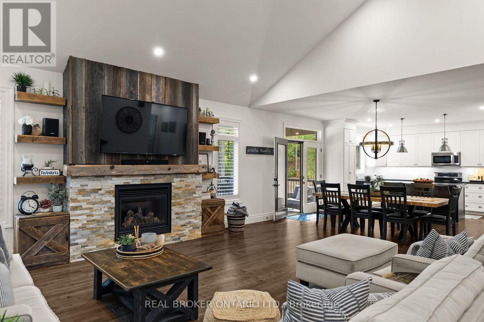 49 Sydenham Trail W, Clearview, Ontario  L0M 1H0 - Photo 36 - S12409351