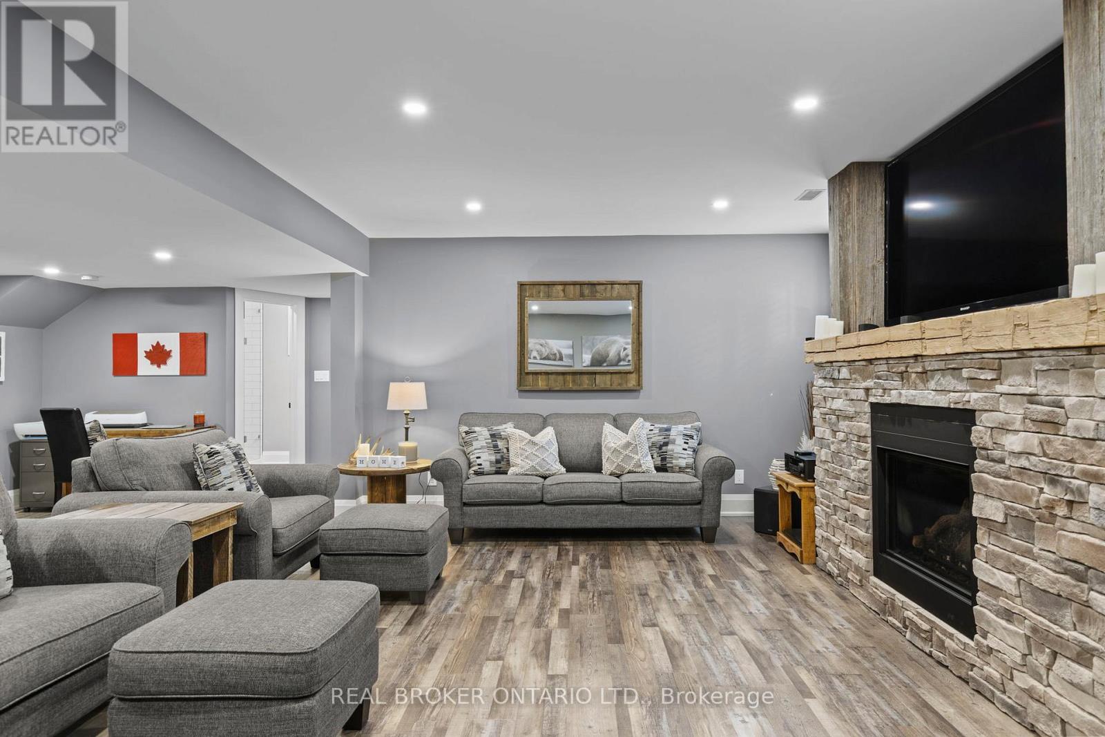49 Sydenham Trail W, Clearview, Ontario  L0M 1H0 - Photo 38 - S12409351