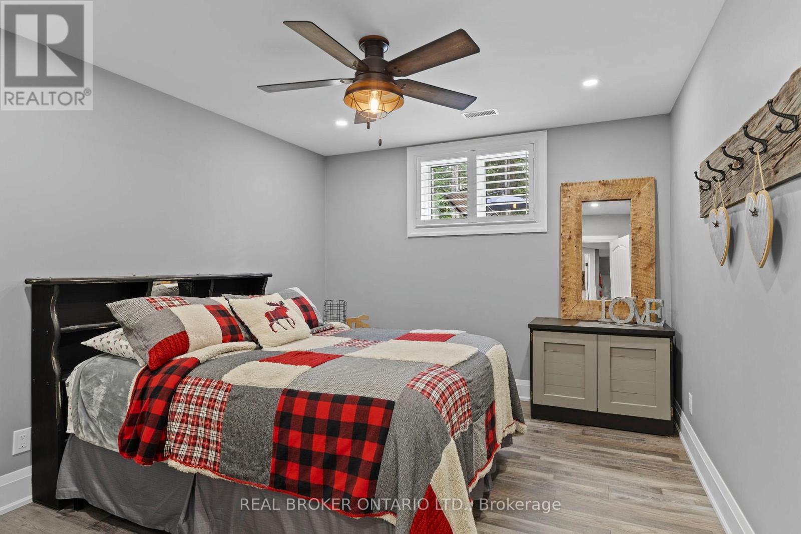 49 Sydenham Trail W, Clearview, Ontario  L0M 1H0 - Photo 42 - S12409351