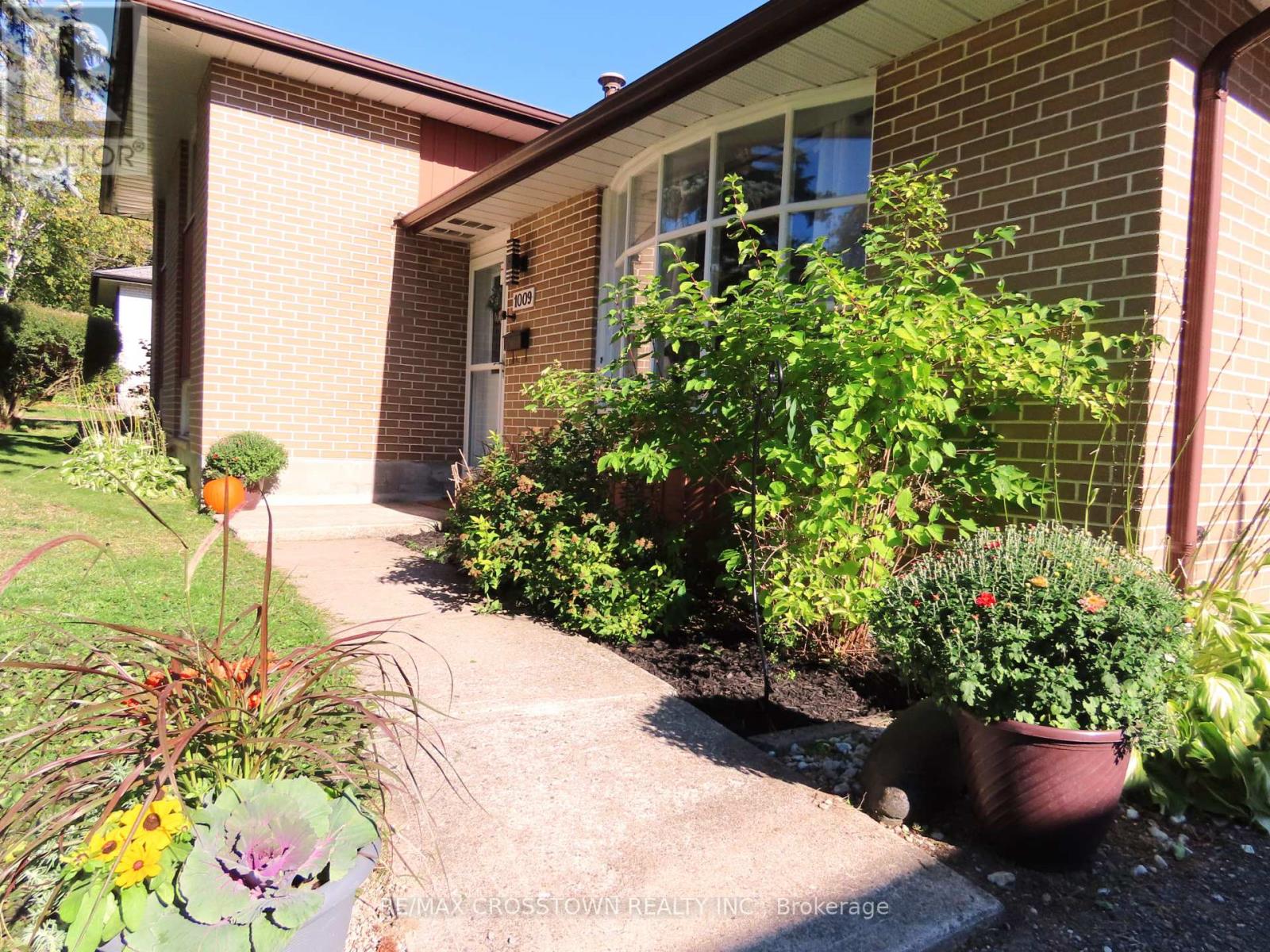 1009 Everton Road, Midland, Ontario  L4R 5H7 - Photo 2 - S12409361
