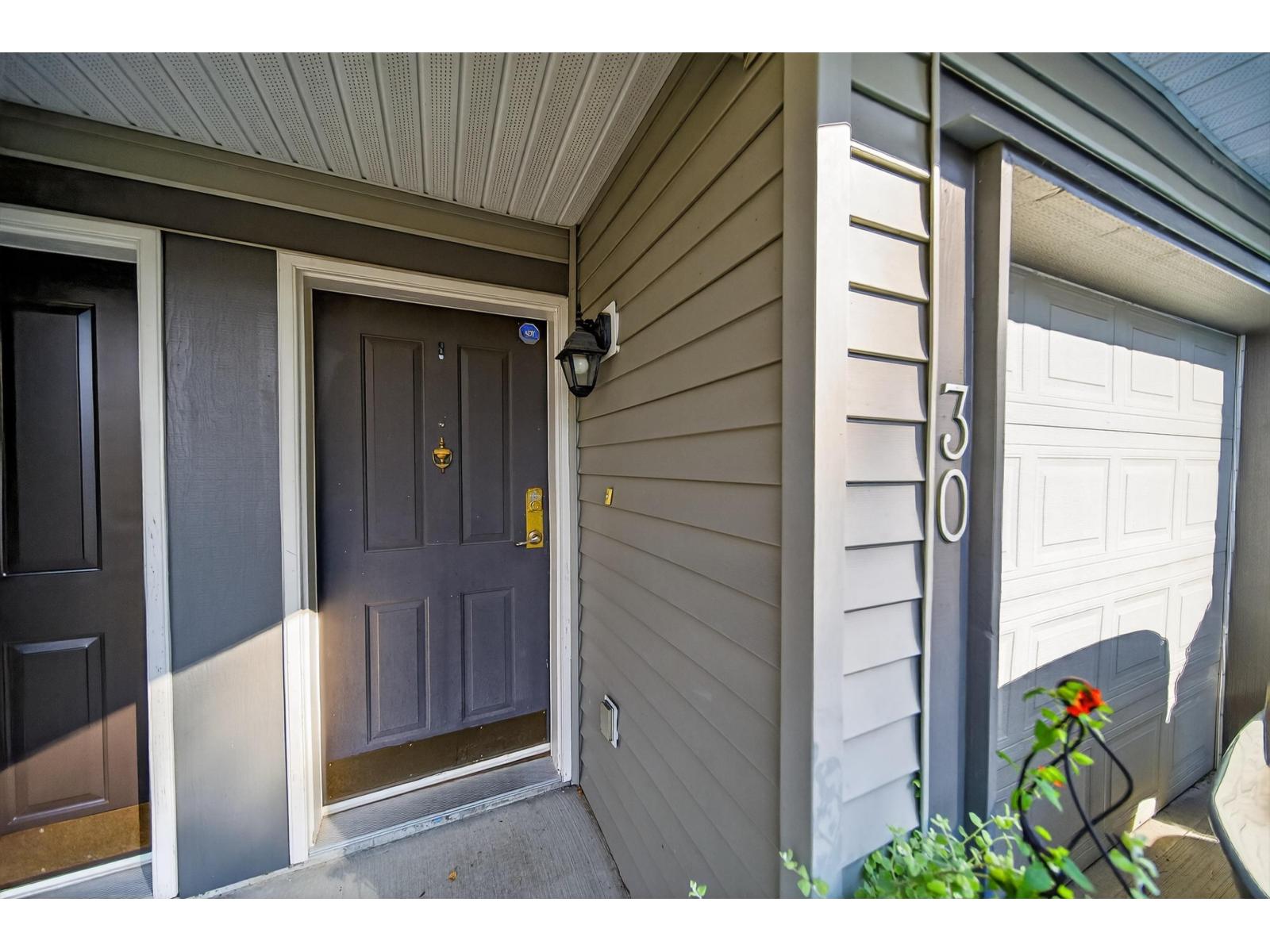 30 7250 144 Street, Surrey, British Columbia  V3W 1L7 - Photo 2 - R3047560