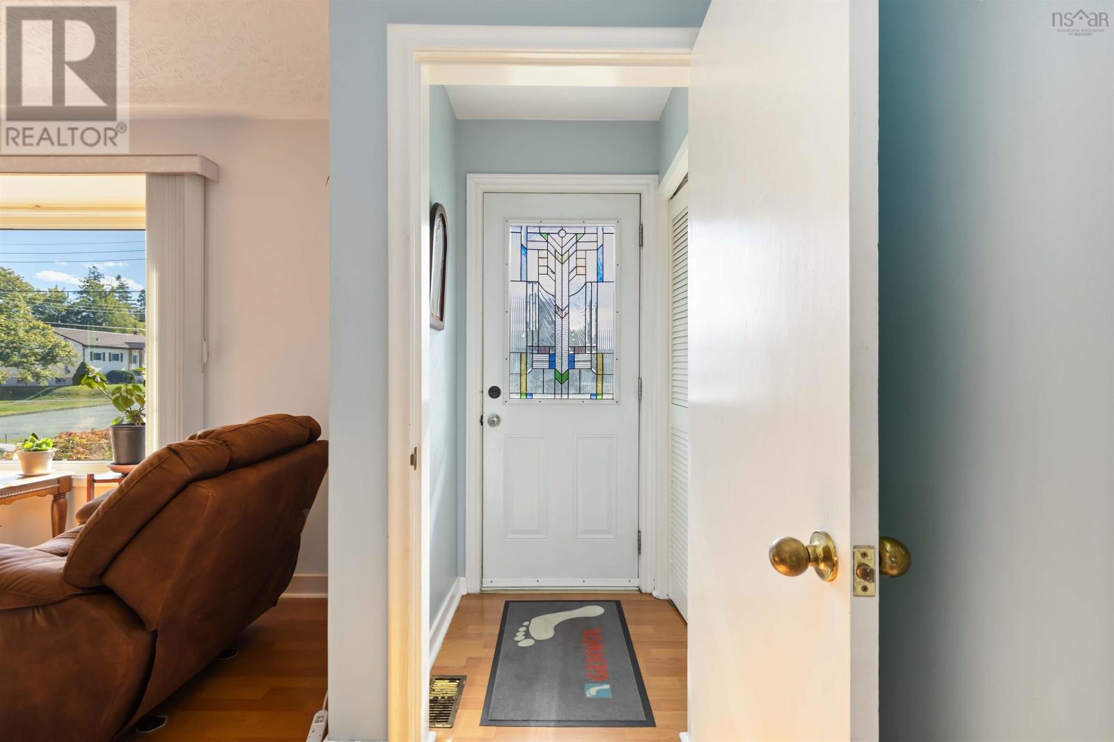 Property at 8 Devon Crescent image 4