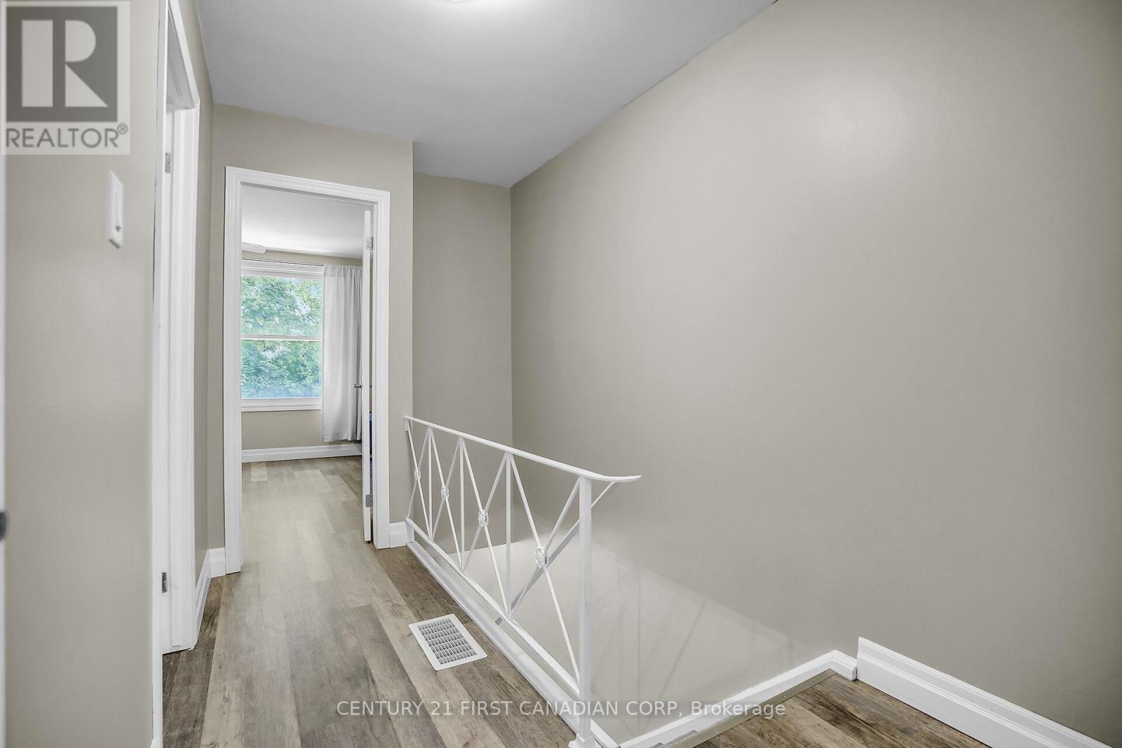 640 Wonderland Road S, London South, Ontario  N6K 1L8 - Photo 11 - X12409470