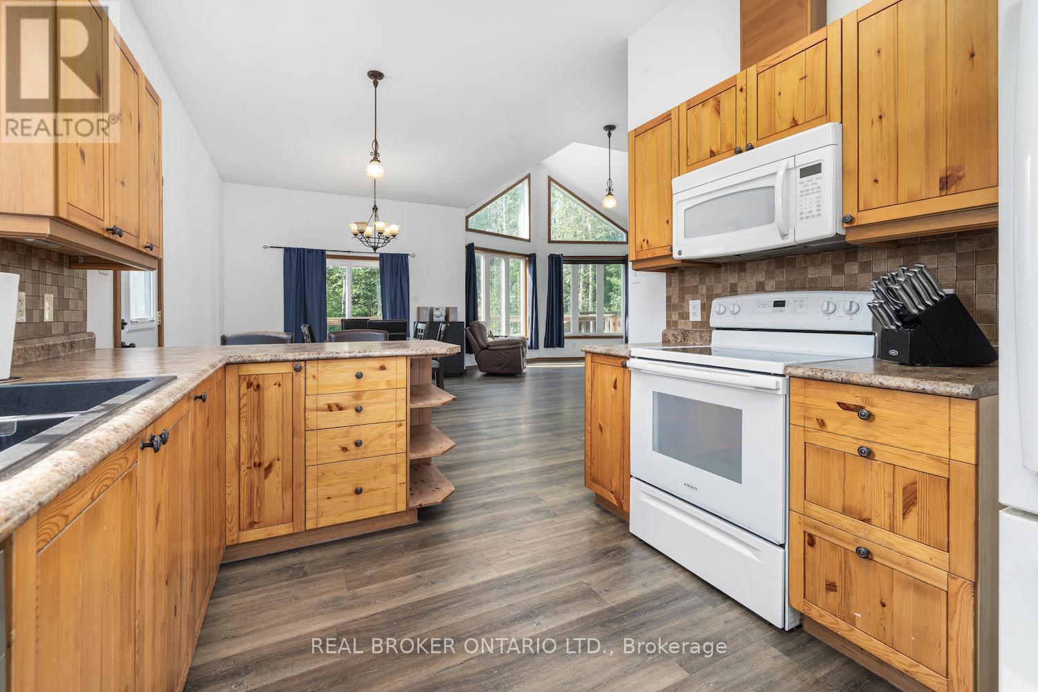 323 County Road 18 Road, North Grenville, Ontario  K0G 1T0 - Photo 12 - X12409499