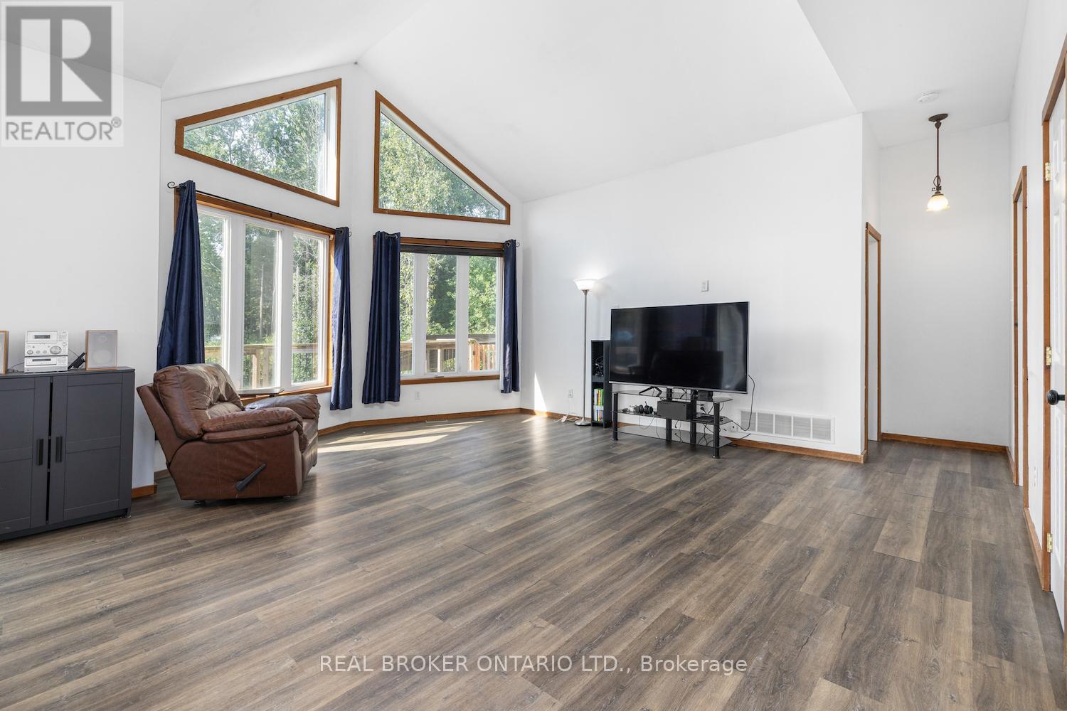323 County Road 18 Road, North Grenville, Ontario  K0G 1T0 - Photo 17 - X12409499