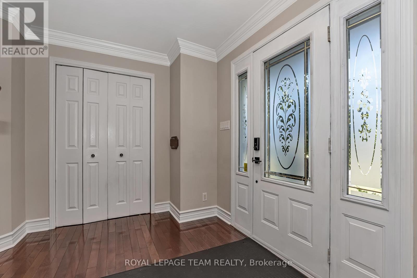 154 Cardinal Crescent, Clarence-Rockland, Ontario  K4K 1K9 - Photo 5 - X12409552