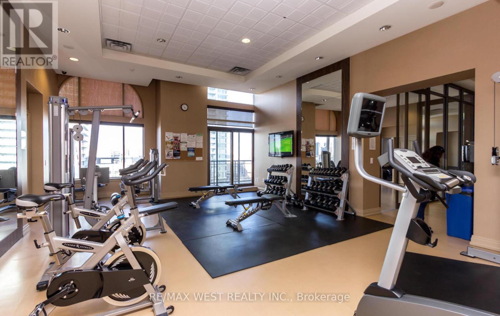 1709 - 385 Prince Of Wales Drive, Mississauga, Ontario  L5B 0A1 - Photo 24 - W12409338