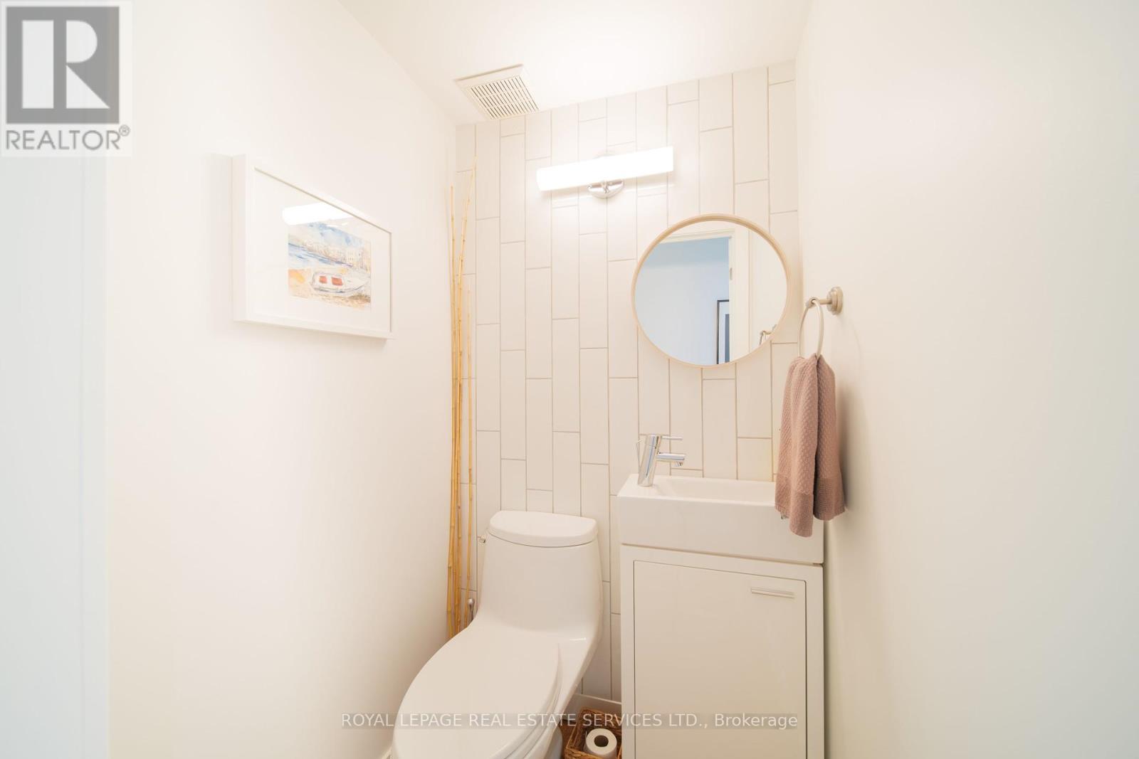 2331 Ontario Street, Oakville, Ontario  L6L 1A5 - Photo 11 - W12409368