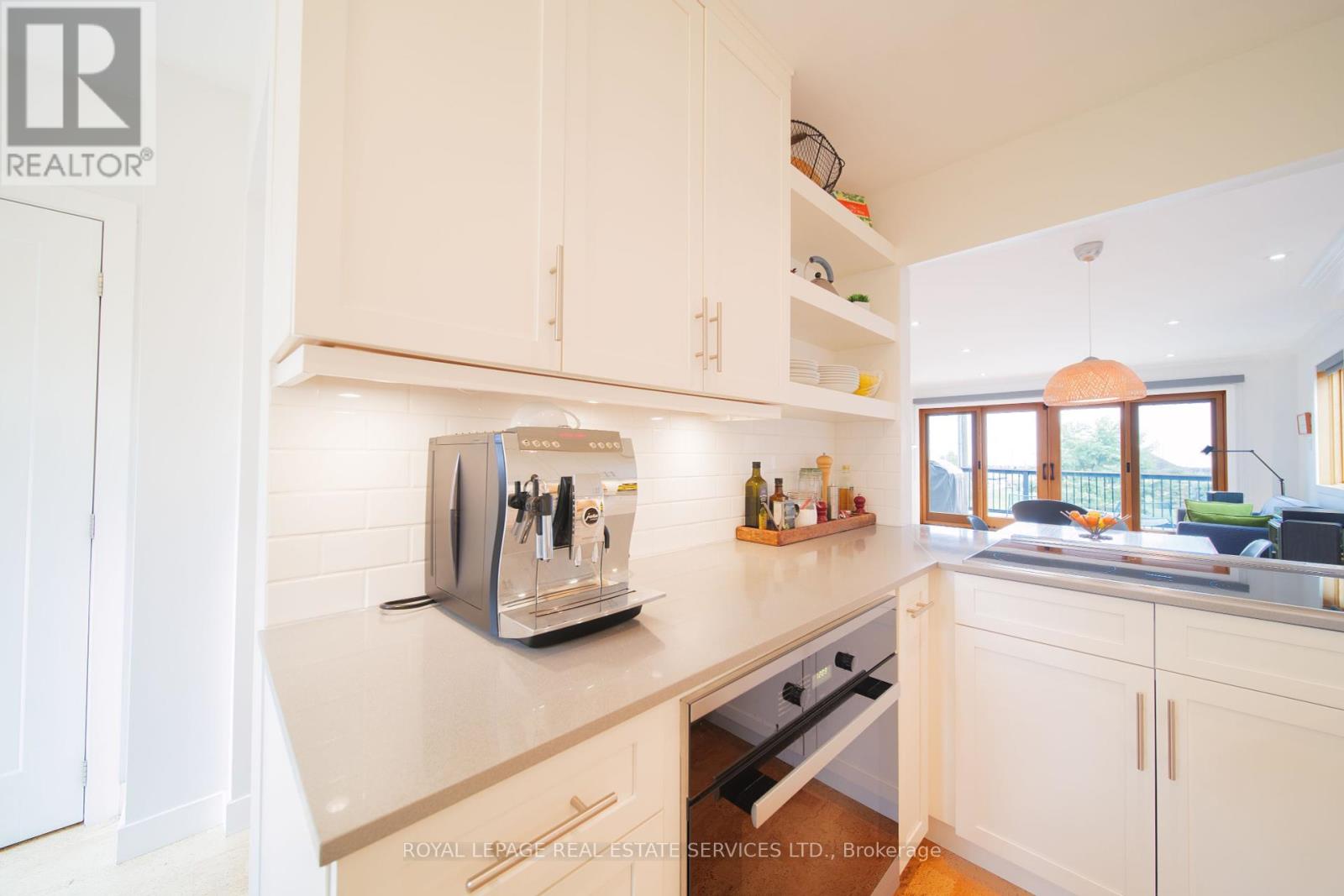 2331 Ontario Street, Oakville, Ontario  L6L 1A5 - Photo 7 - W12409368