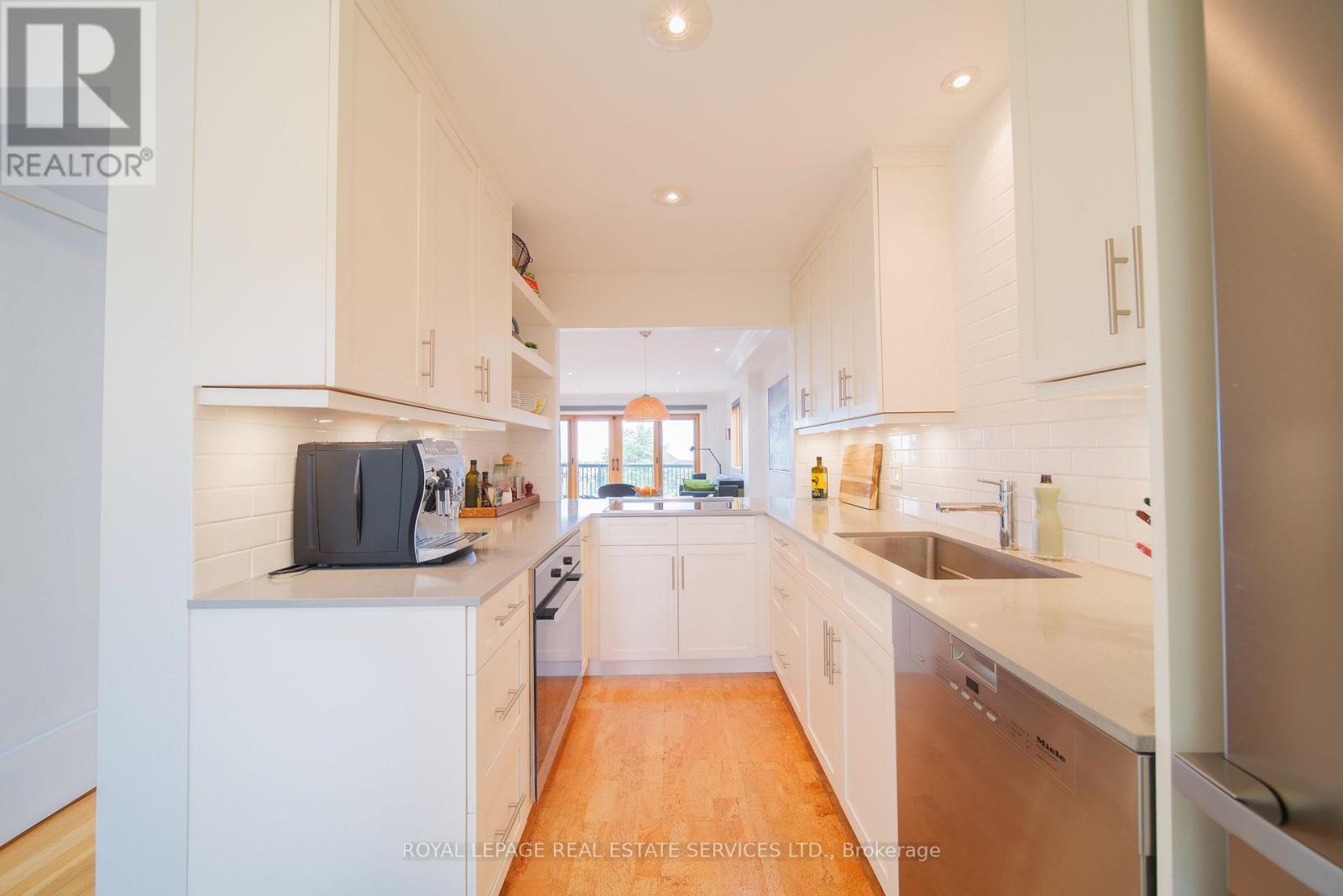 2331 Ontario Street, Oakville, Ontario  L6L 1A5 - Photo 9 - W12409368
