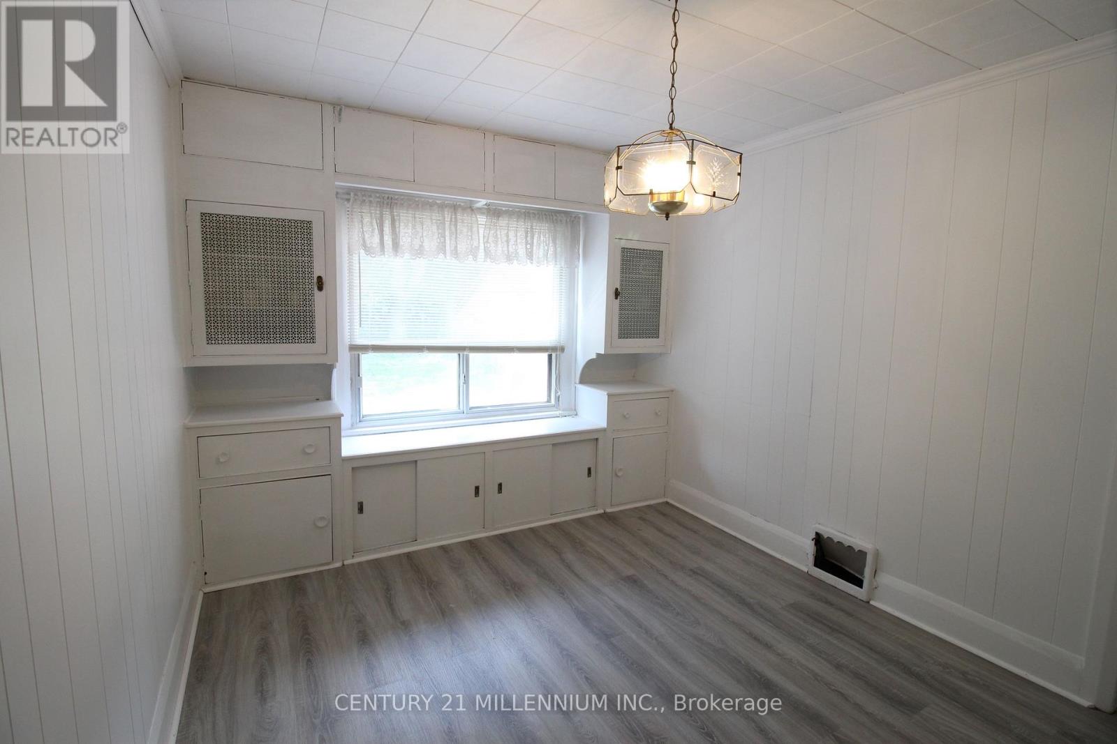18 Glenvalley Drive, Toronto, Ontario  M6M 4V9 - Photo 10 - W12409382